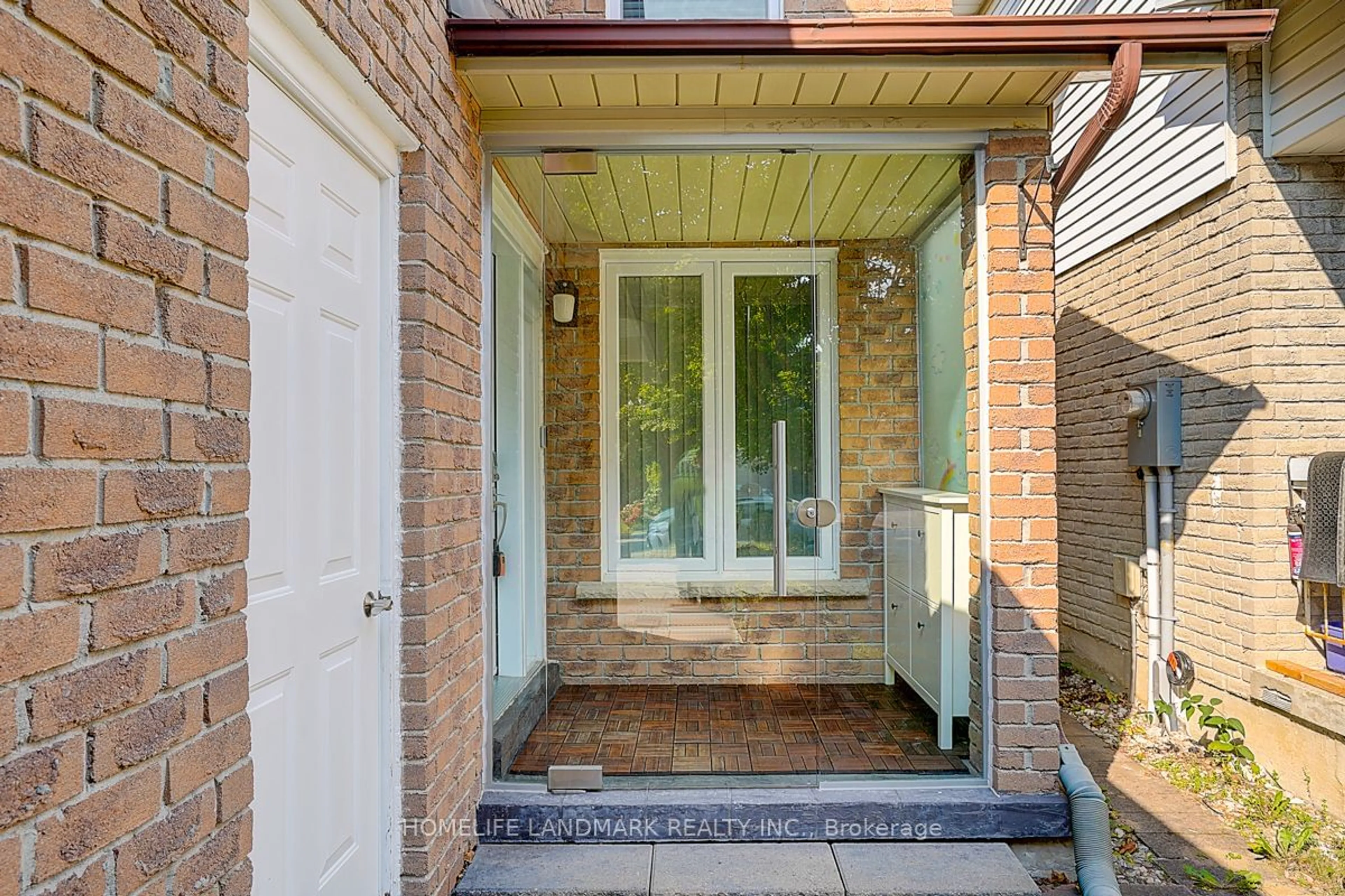 Indoor entryway, ceramic floors for 77 Greenbelt Cres, Richmond Hill Ontario L4C 5S1