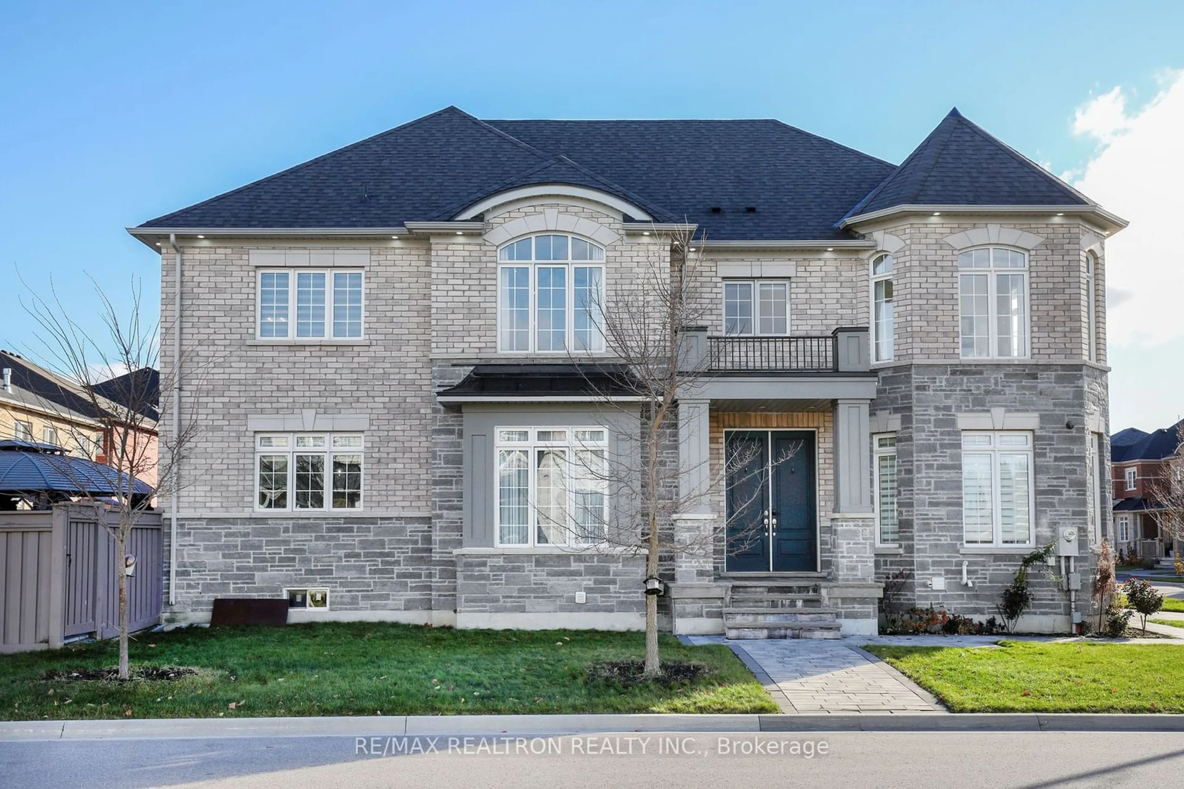 Home with brick exterior material for 39 Joseph Hartman Cres, Aurora Ontario L4G 1C9