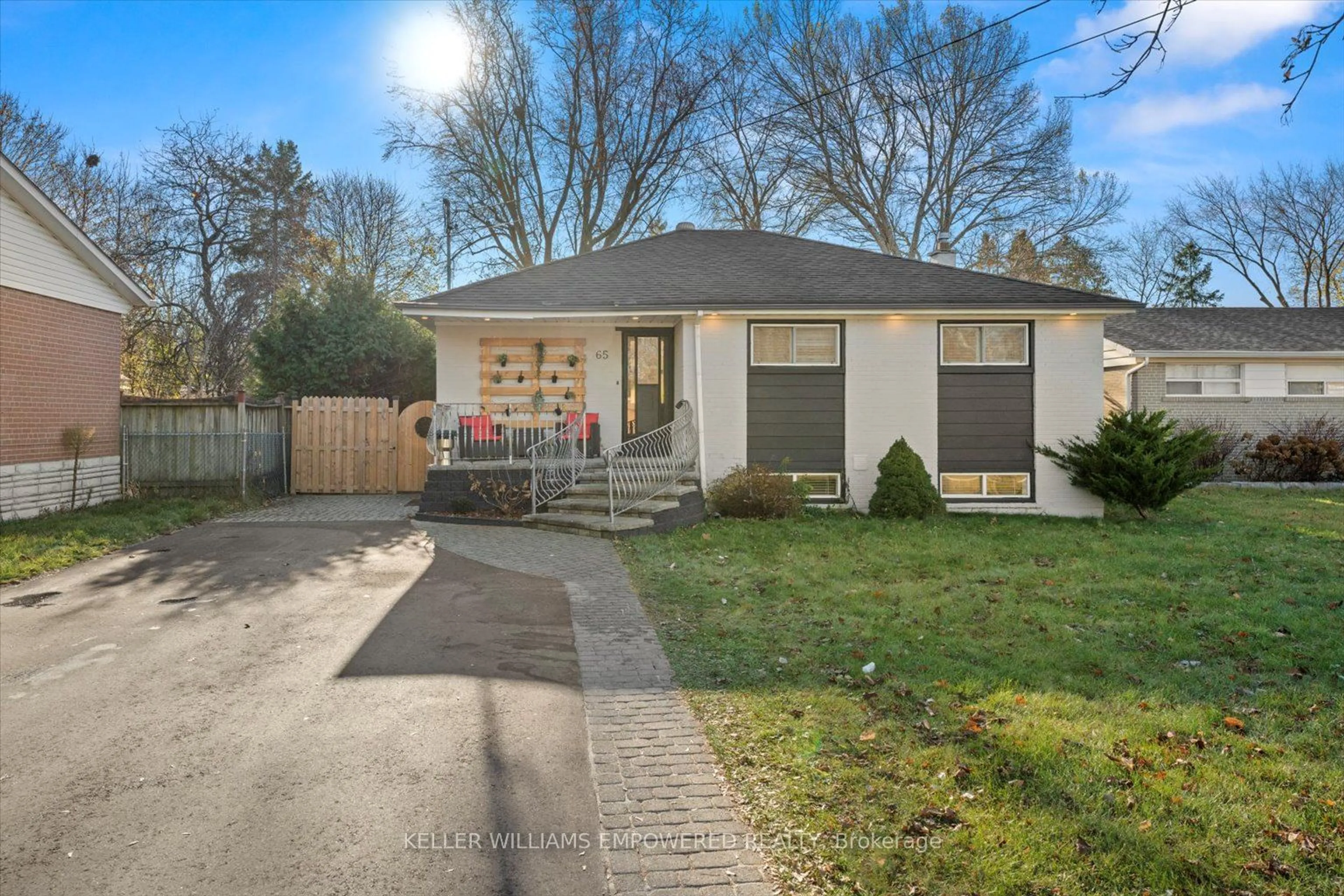 Frontside or backside of a home, cottage for 65 Murray Dr, Aurora Ontario L4G 2C2