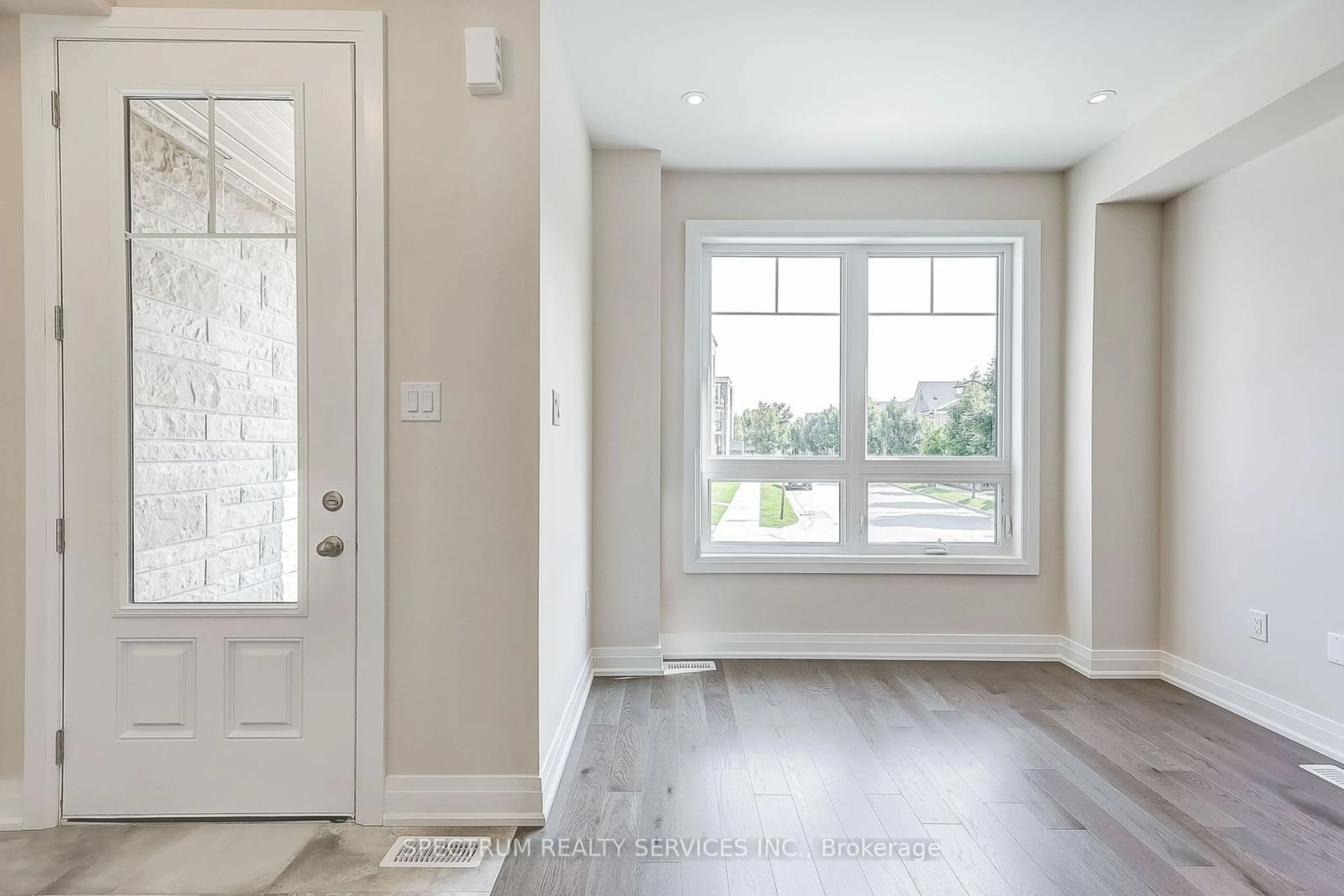 Indoor entryway, wood floors for 38 Lindcrest Manr, Markham Ontario