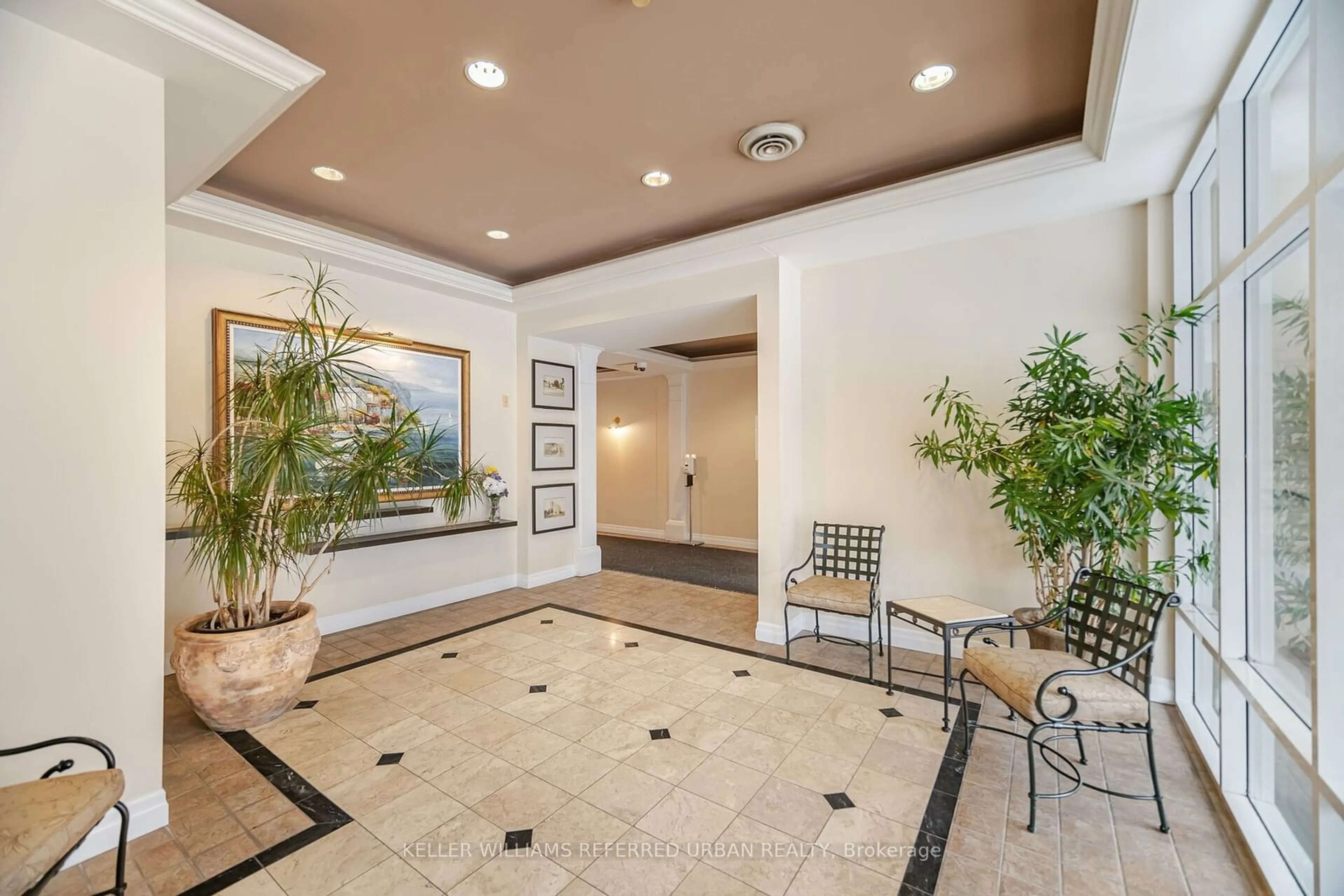 Indoor lobby for 121 Woodbridge Ave #404, Vaughan Ontario L4L 9E3