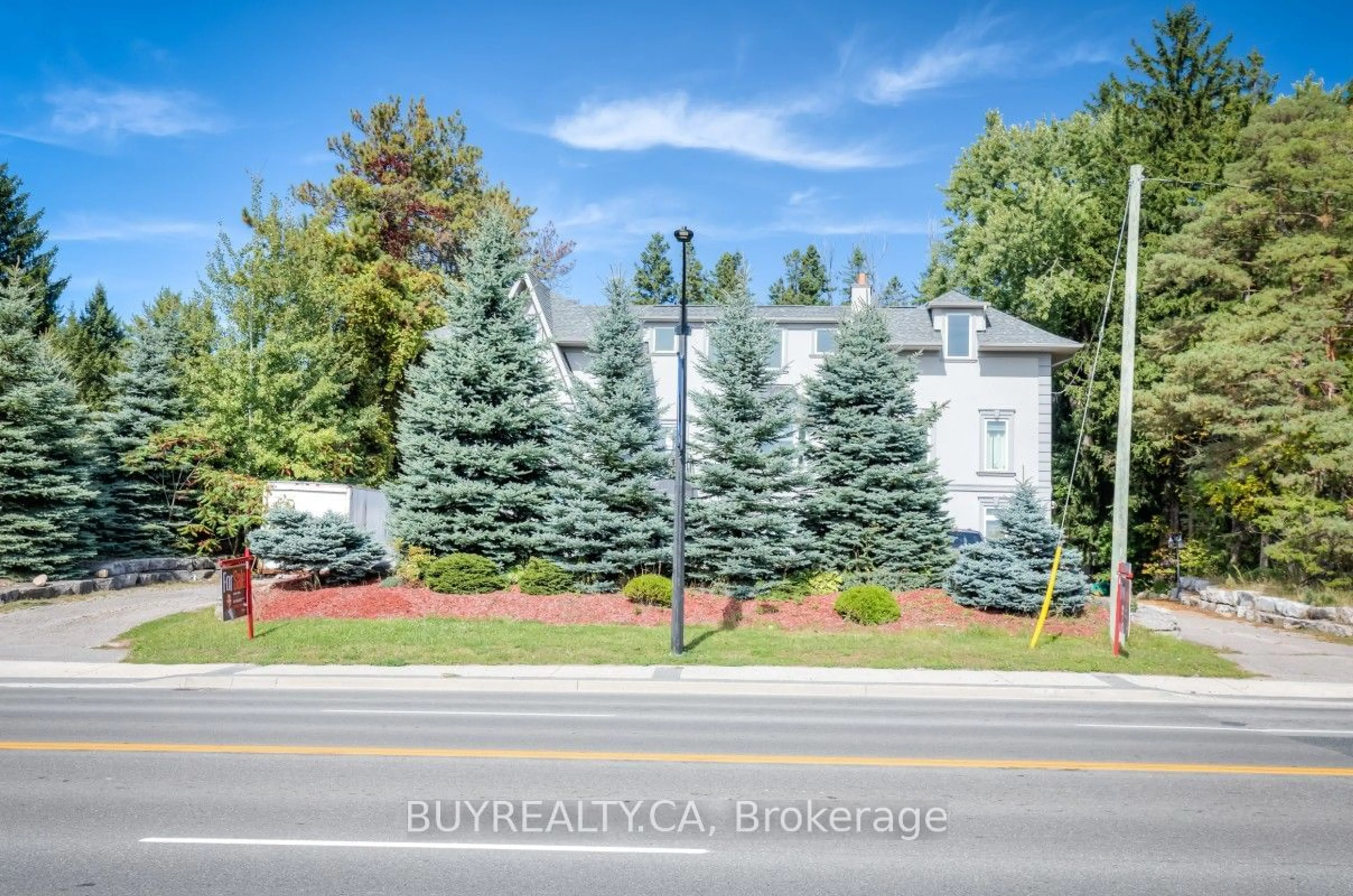 A pic from exterior of the house or condo, the street view for 2530 King Rd, King Ontario L7B 1J7