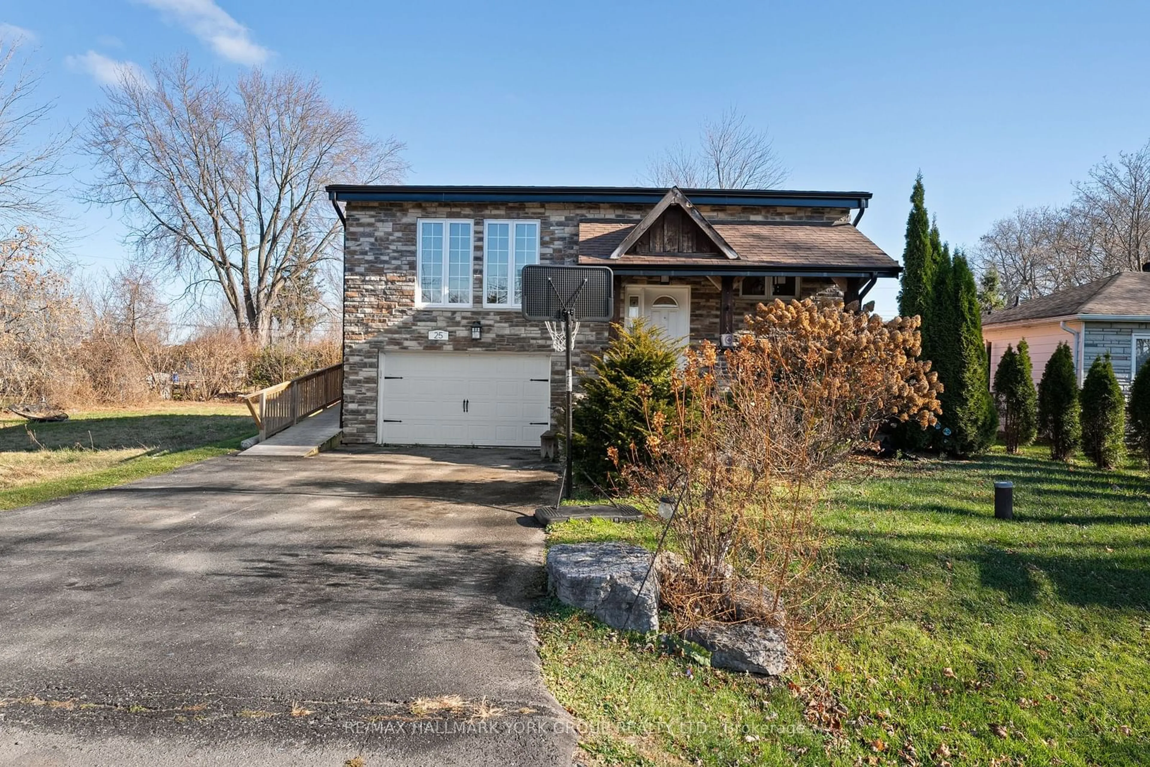 Frontside or backside of a home, cottage for 25 Blue Jay Blvd, Georgina Ontario L0E 1N0