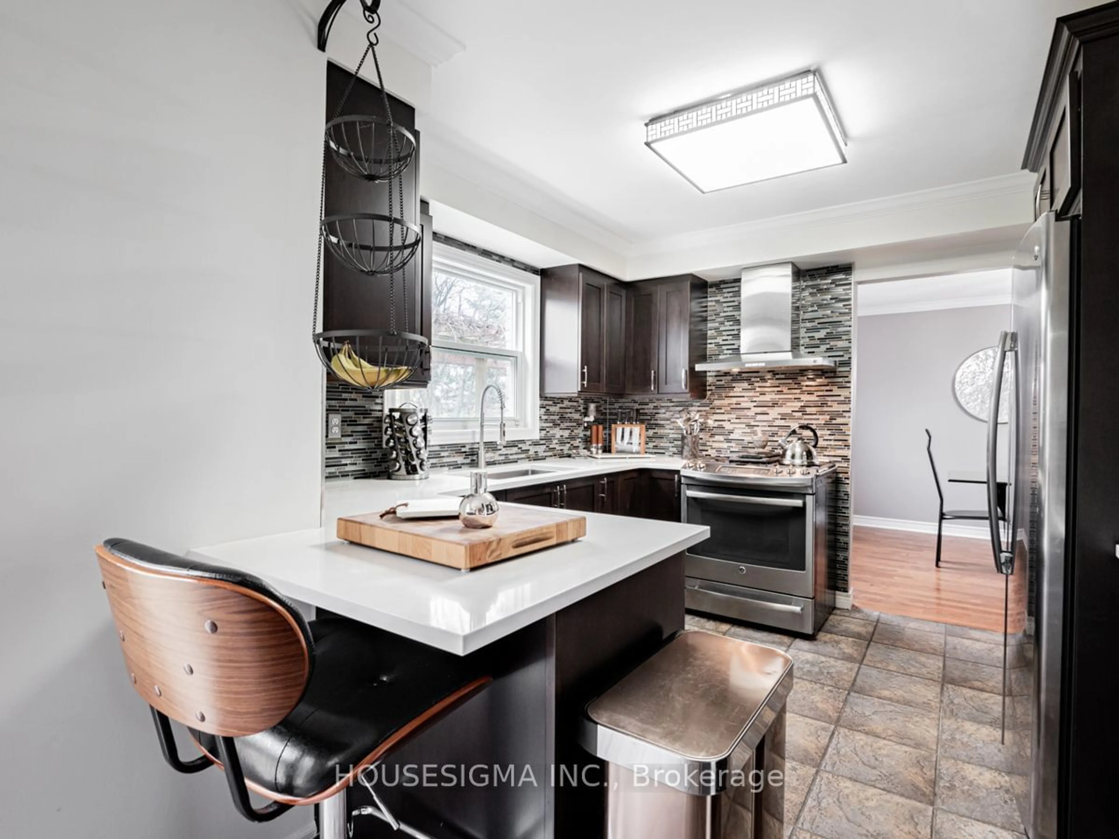 Contemporary kitchen, wood floors for 5 Marjorie Dr, Whitchurch-Stouffville Ontario L0H 1G0