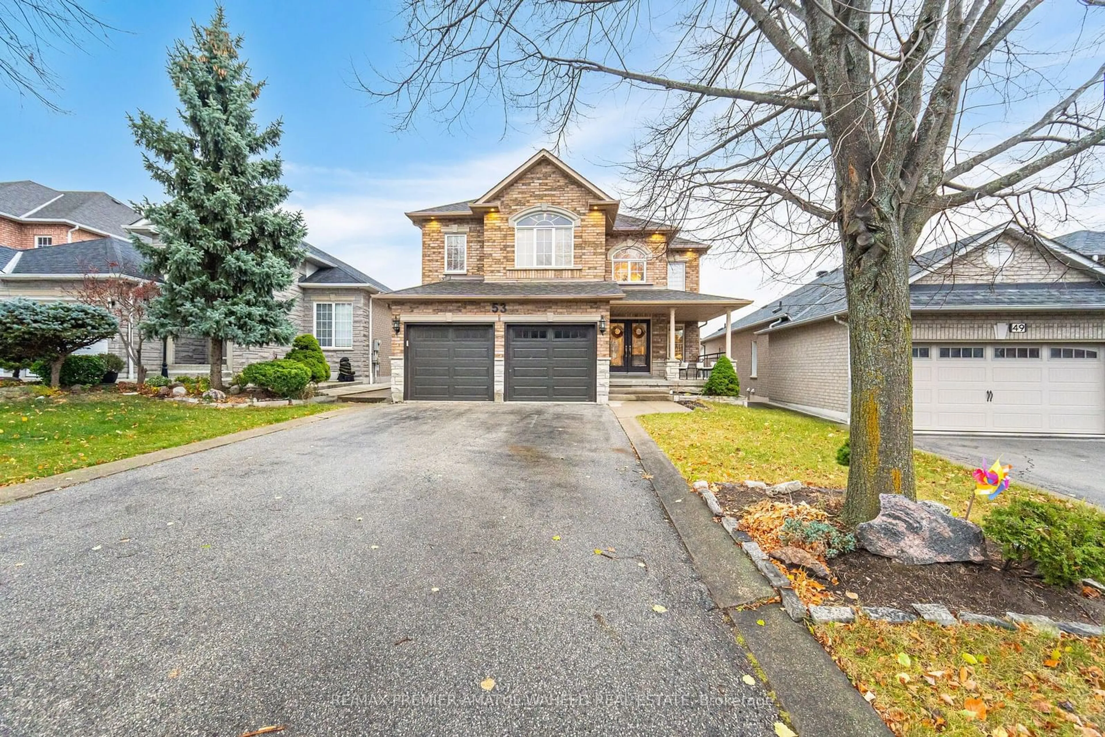 Frontside or backside of a home, cottage for 53 Crown Cres, Vaughan Ontario L4H 1S7