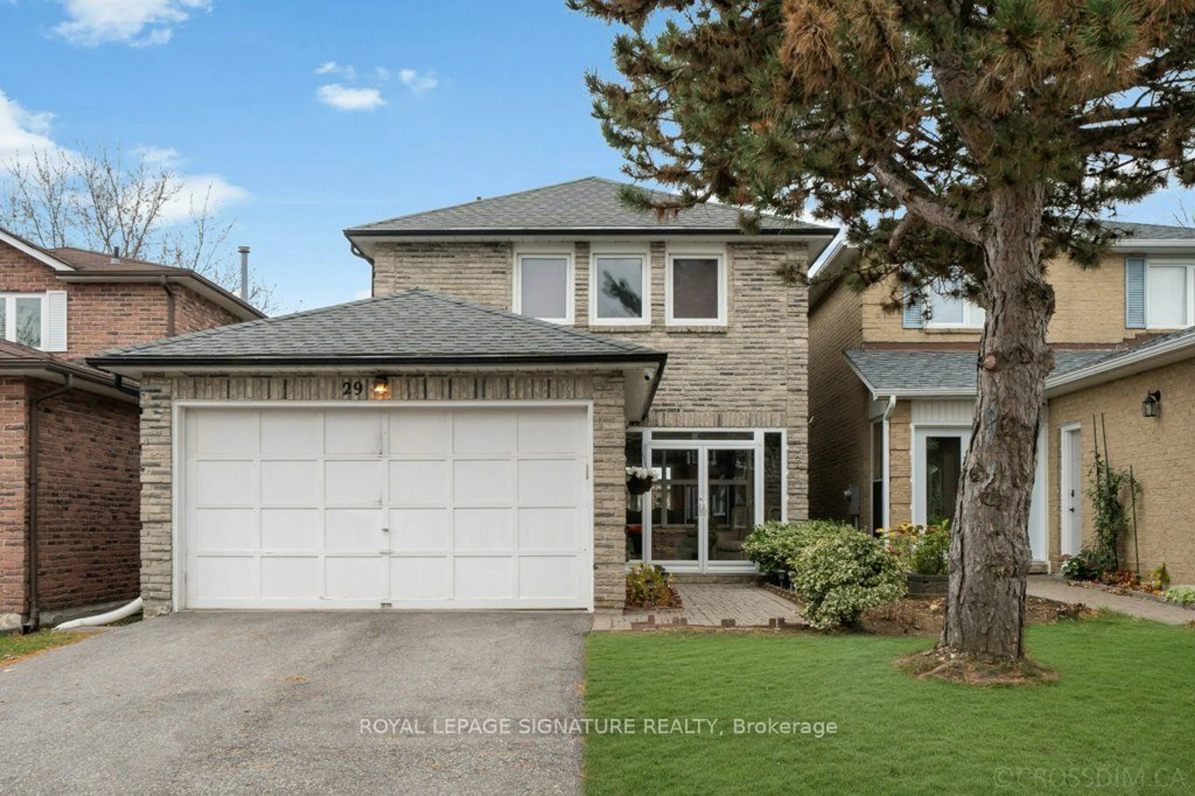 Frontside or backside of a home, the street view for 29 Don Head Village Blvd, Richmond Hill Ontario L4C 7M6