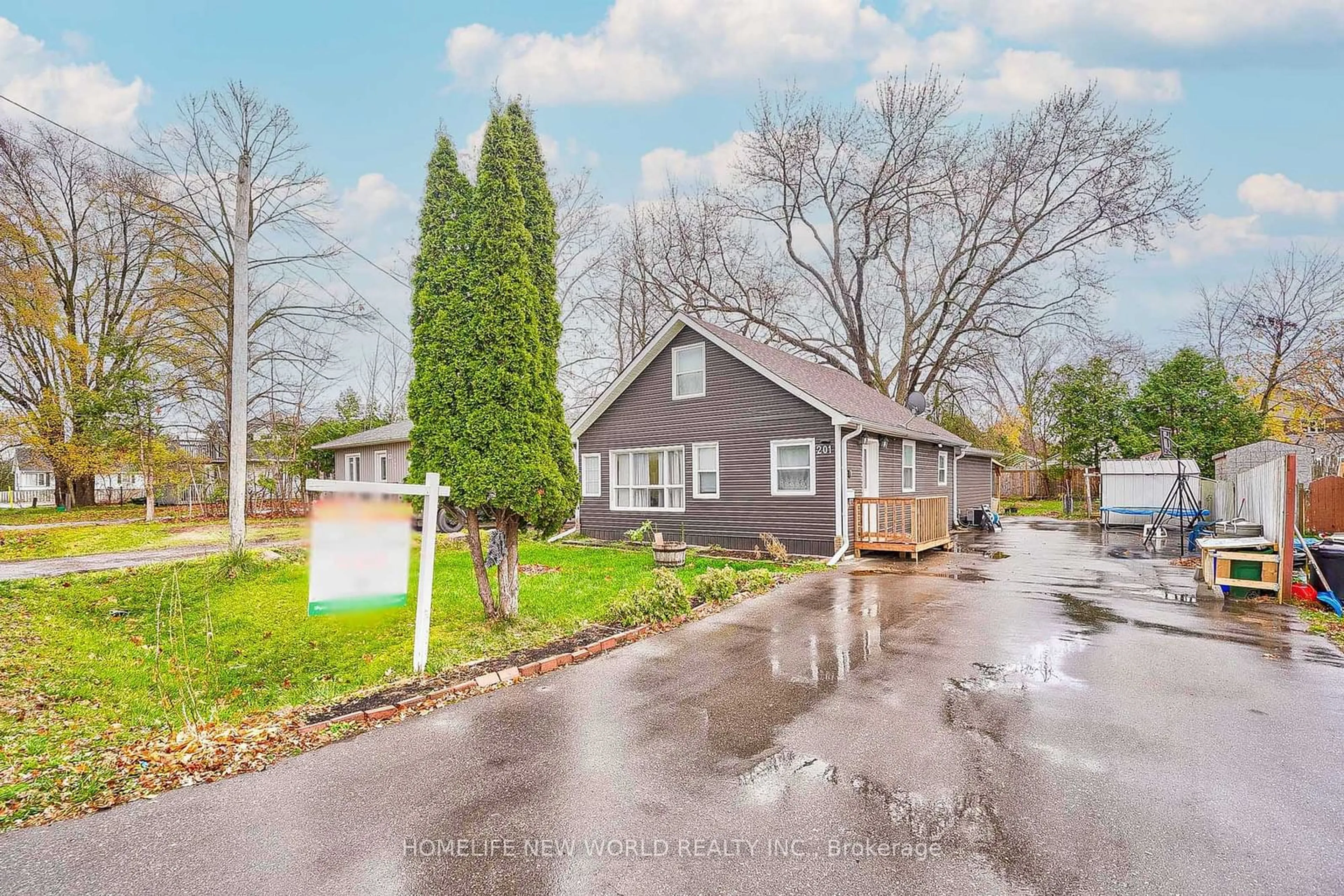 Frontside or backside of a home, cottage for 201 Pleasant Blvd, Georgina Ontario L4P 2S7