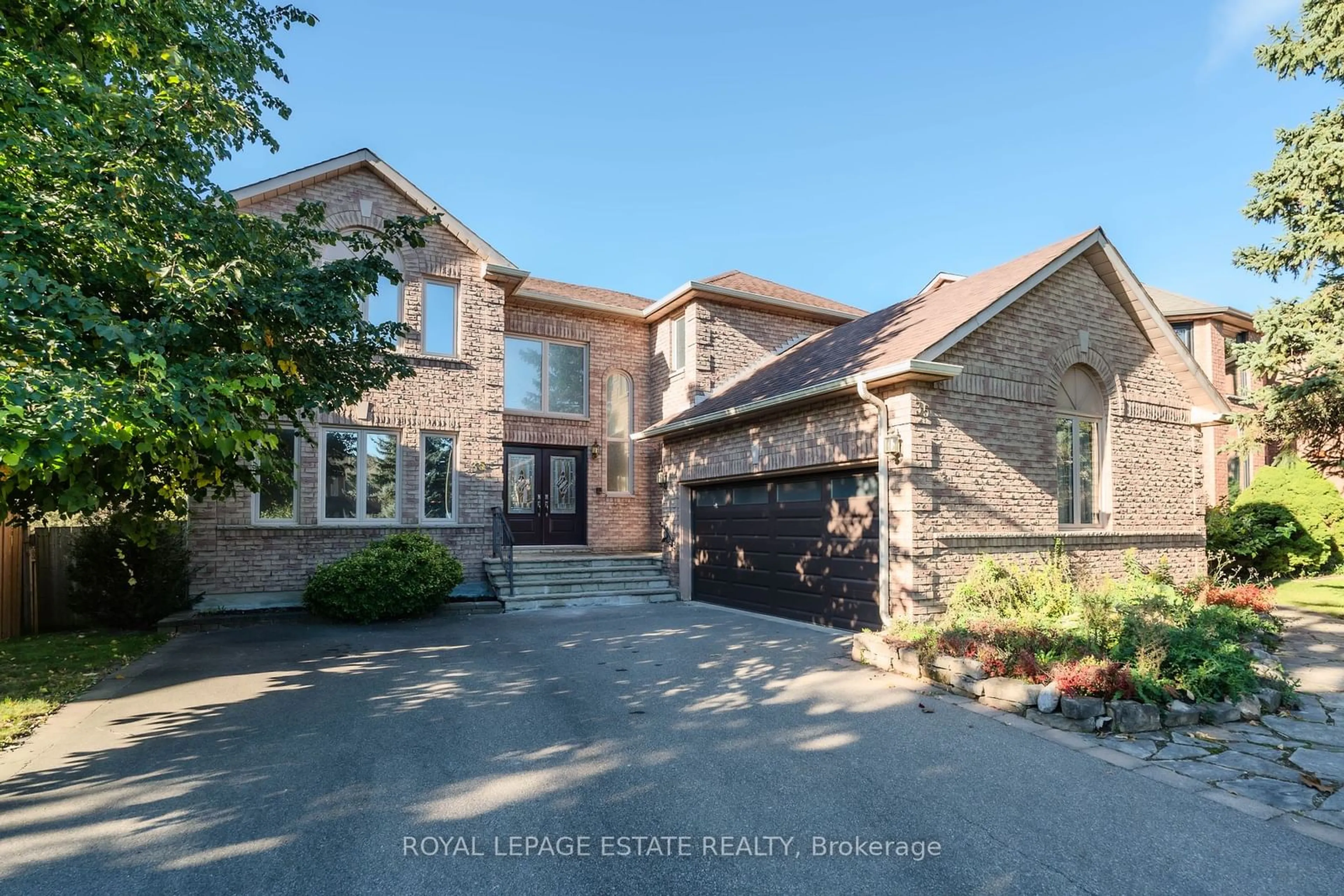 Frontside or backside of a home, the street view for 35 Harmony Hill Cres, Richmond Hill Ontario L4C 8Z2