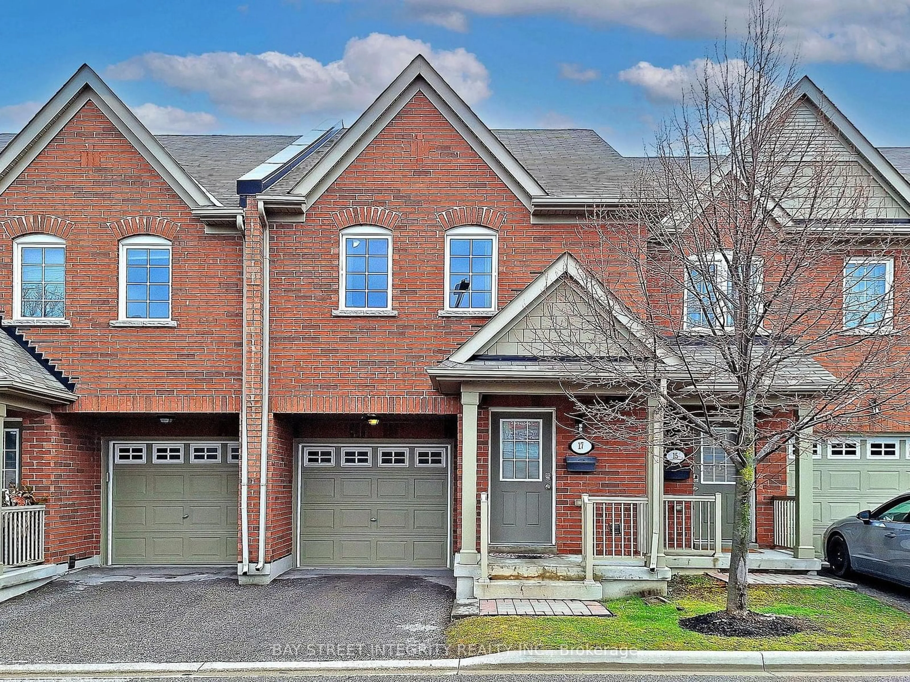 A pic from exterior of the house or condo, cottage for 17 Winn Pl, Aurora Ontario L4G 0S2