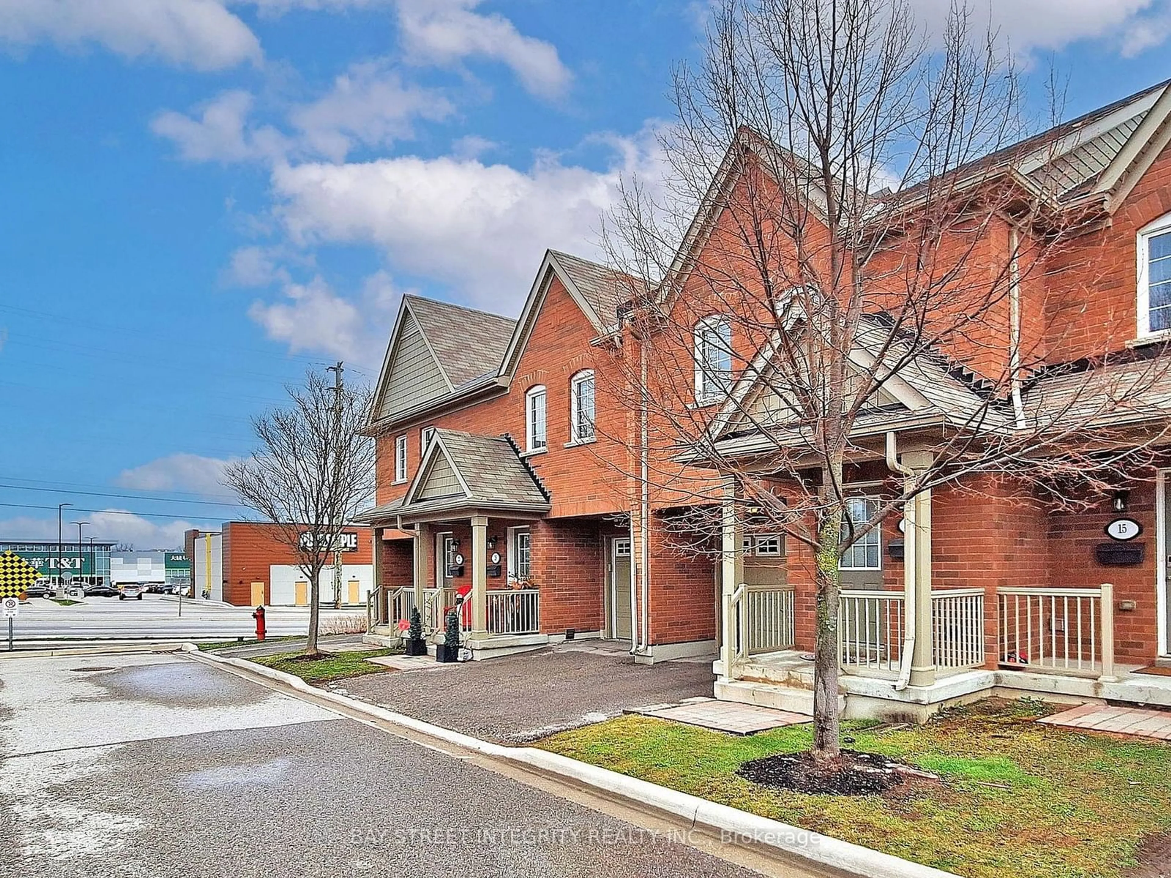 Home with brick exterior material for 17 Winn Pl, Aurora Ontario L4G 0S2