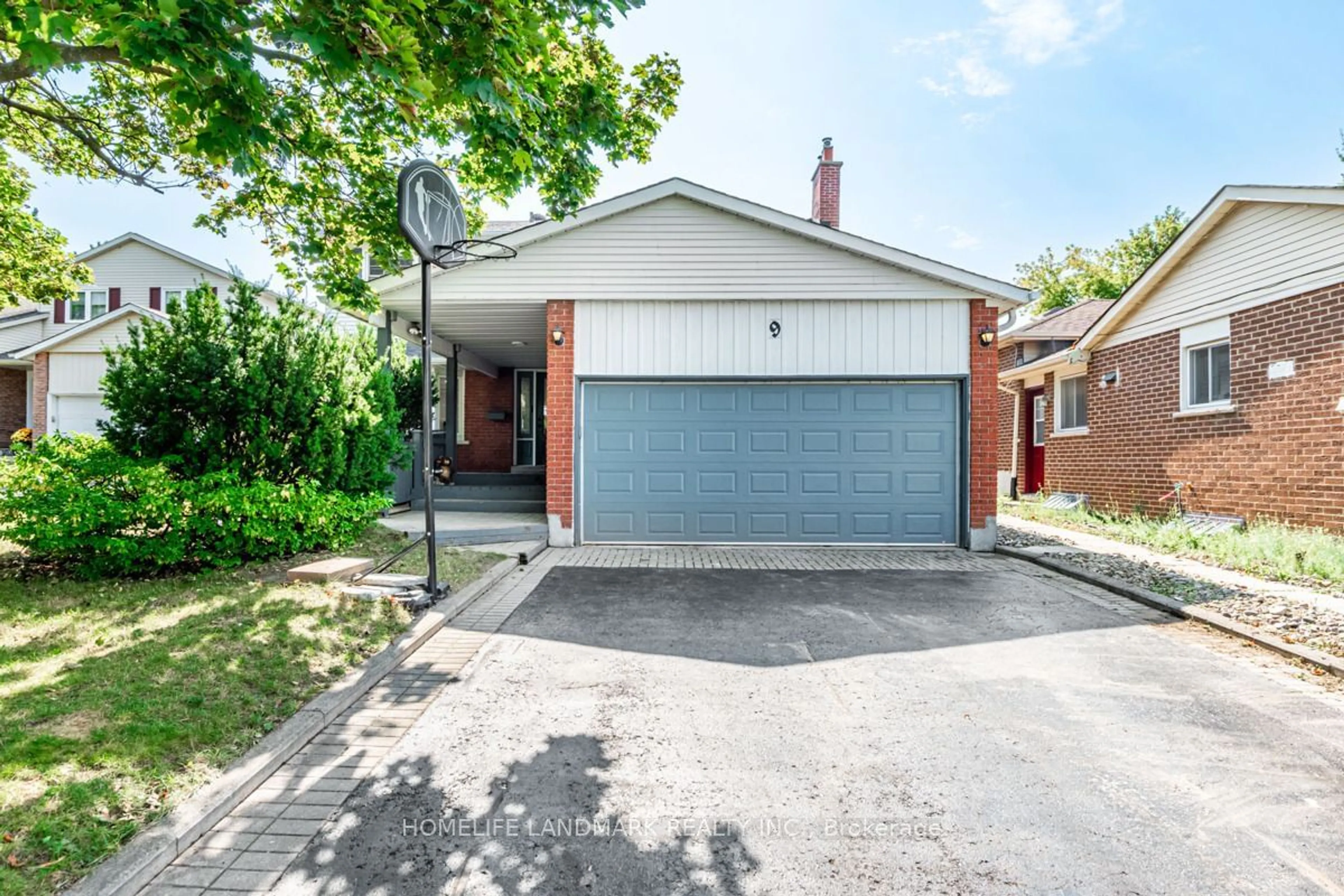 Frontside or backside of a home, cottage for 9 Eastman Cres, Newmarket Ontario L3Y 5T9