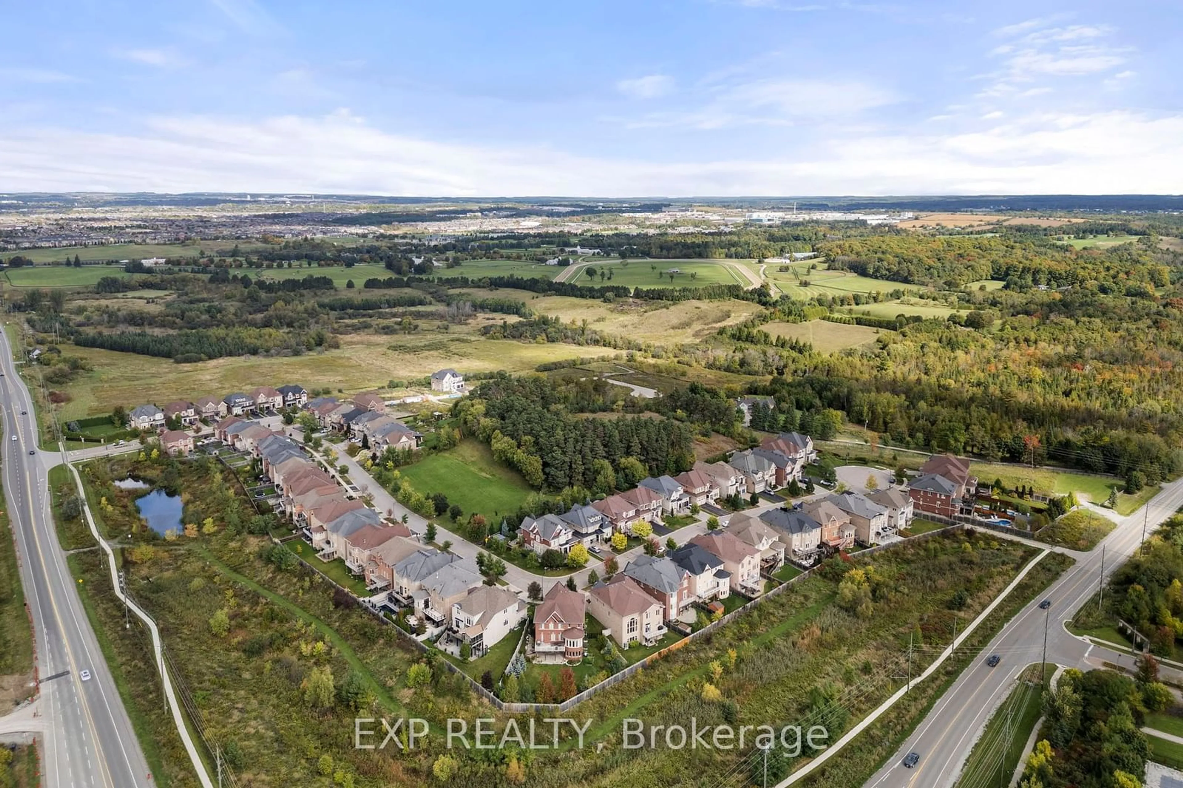 A pic from exterior of the house or condo, the fenced backyard for 102 Vines Pl, Aurora Ontario L4G 0R7