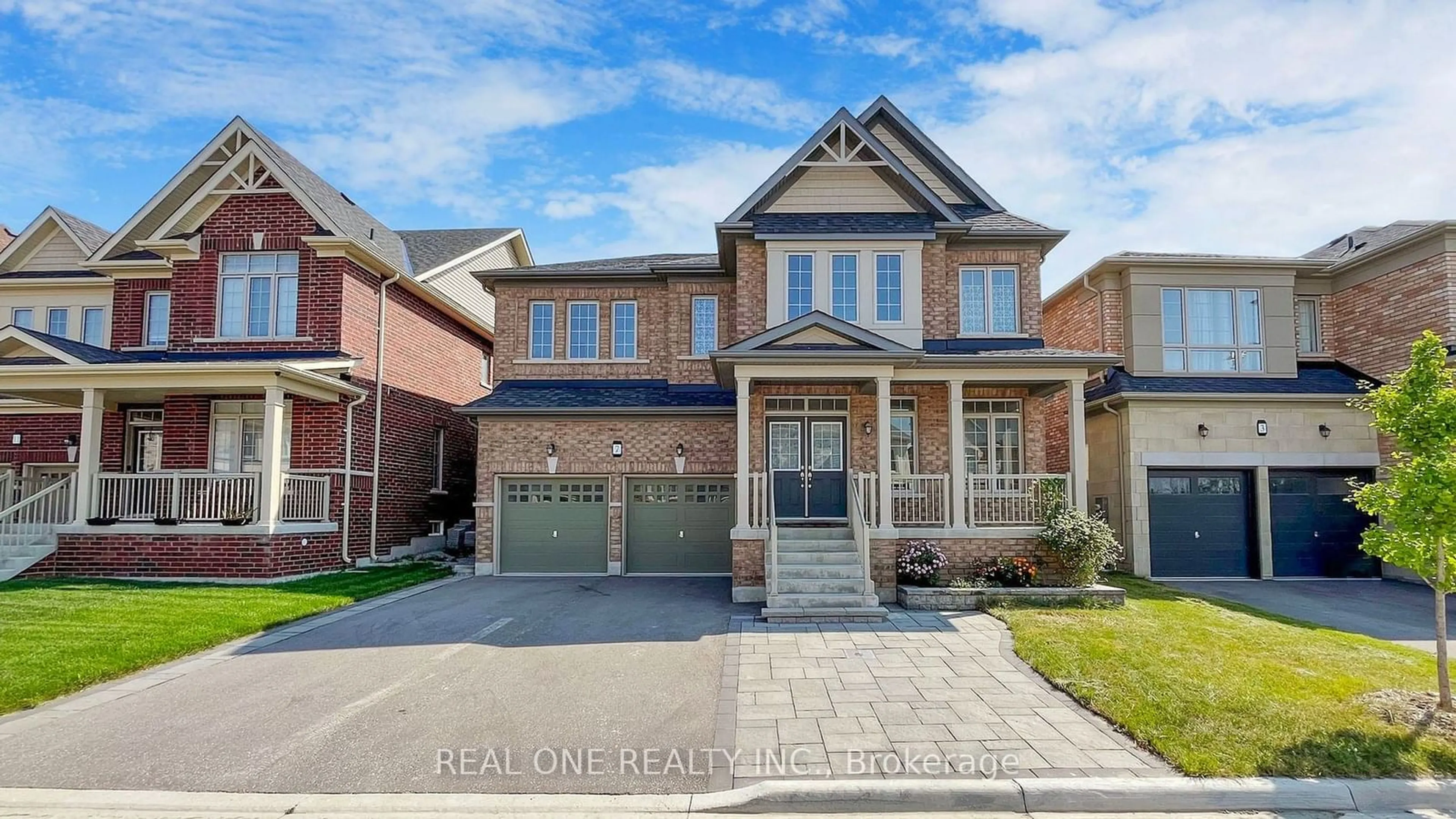 Home with brick exterior material for 7 Murray Leona Lane, East Gwillimbury Ontario L9N 0Y7