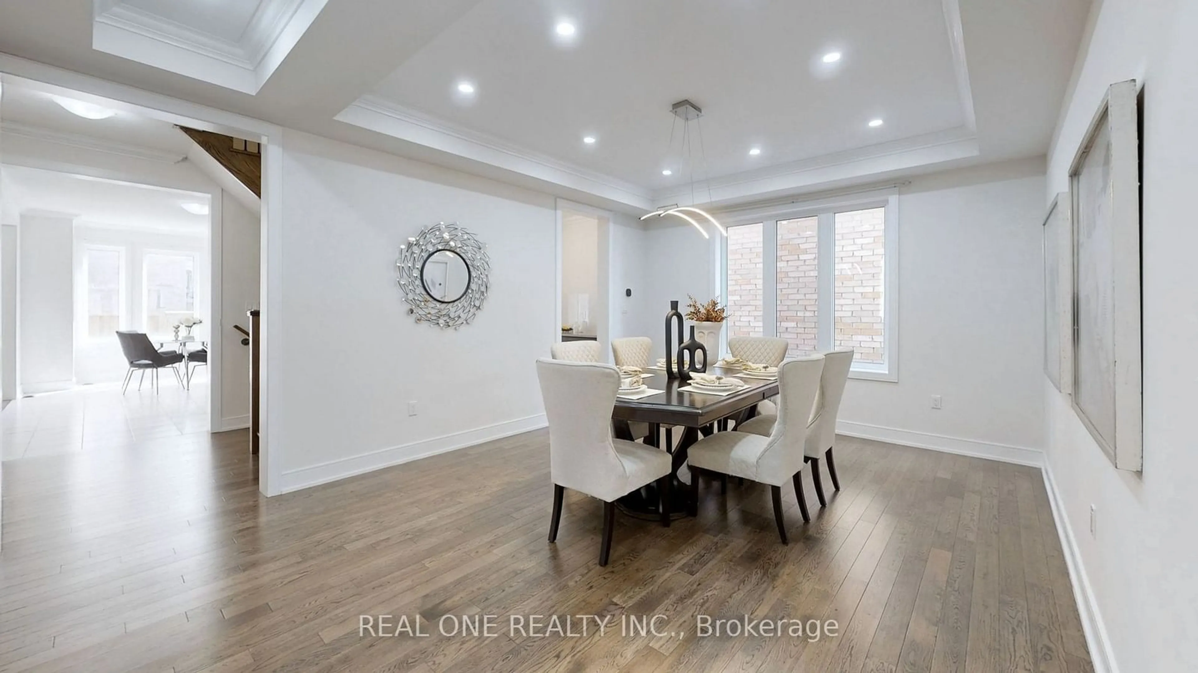 Dining room, wood floors for 7 Murray Leona Lane, East Gwillimbury Ontario L9N 0Y7