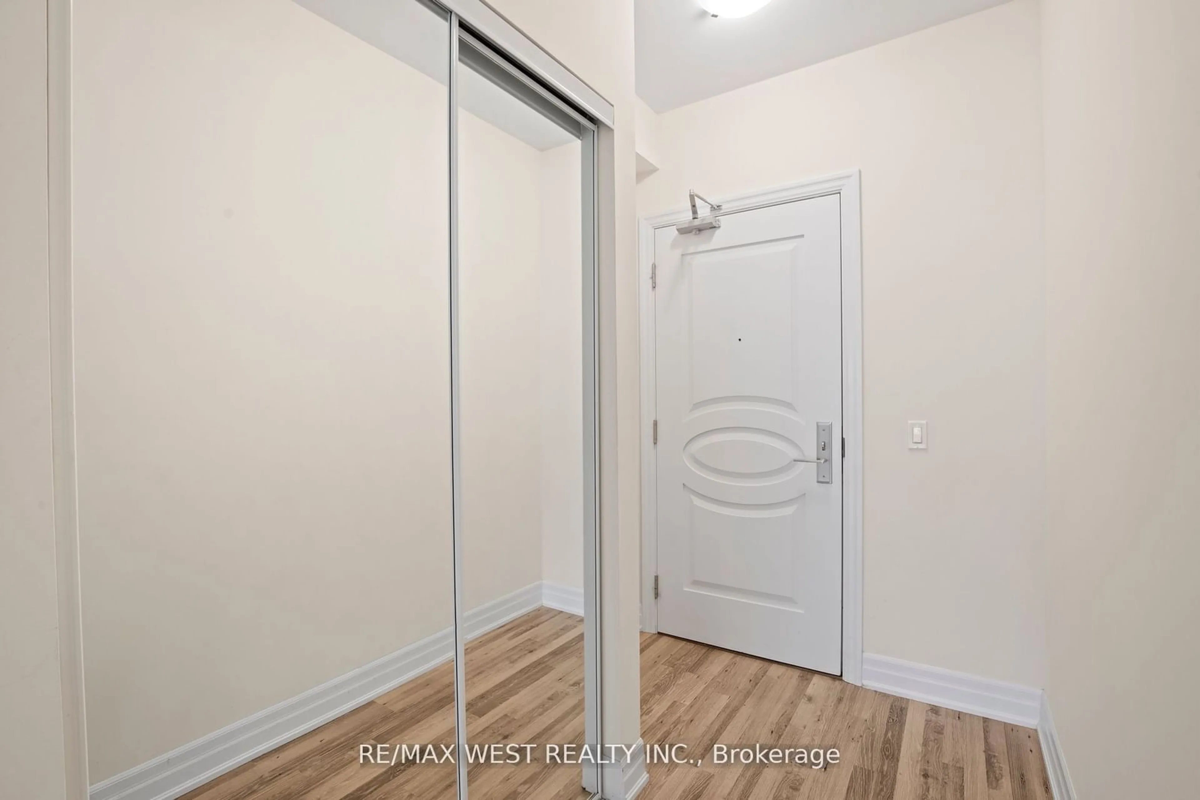 Indoor entryway, not visible floor for 9075 Jane St #706, Vaughan Ontario L4K 0L7