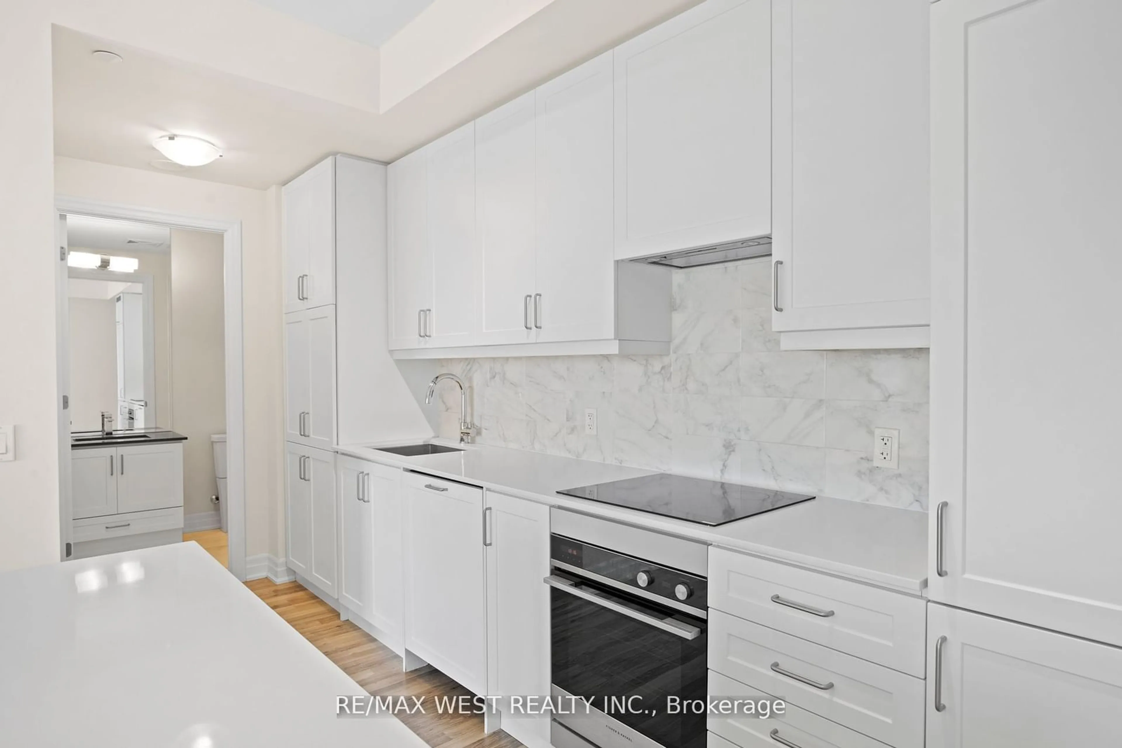 Standard kitchen, wood floors for 9075 Jane St #706, Vaughan Ontario L4K 0L7