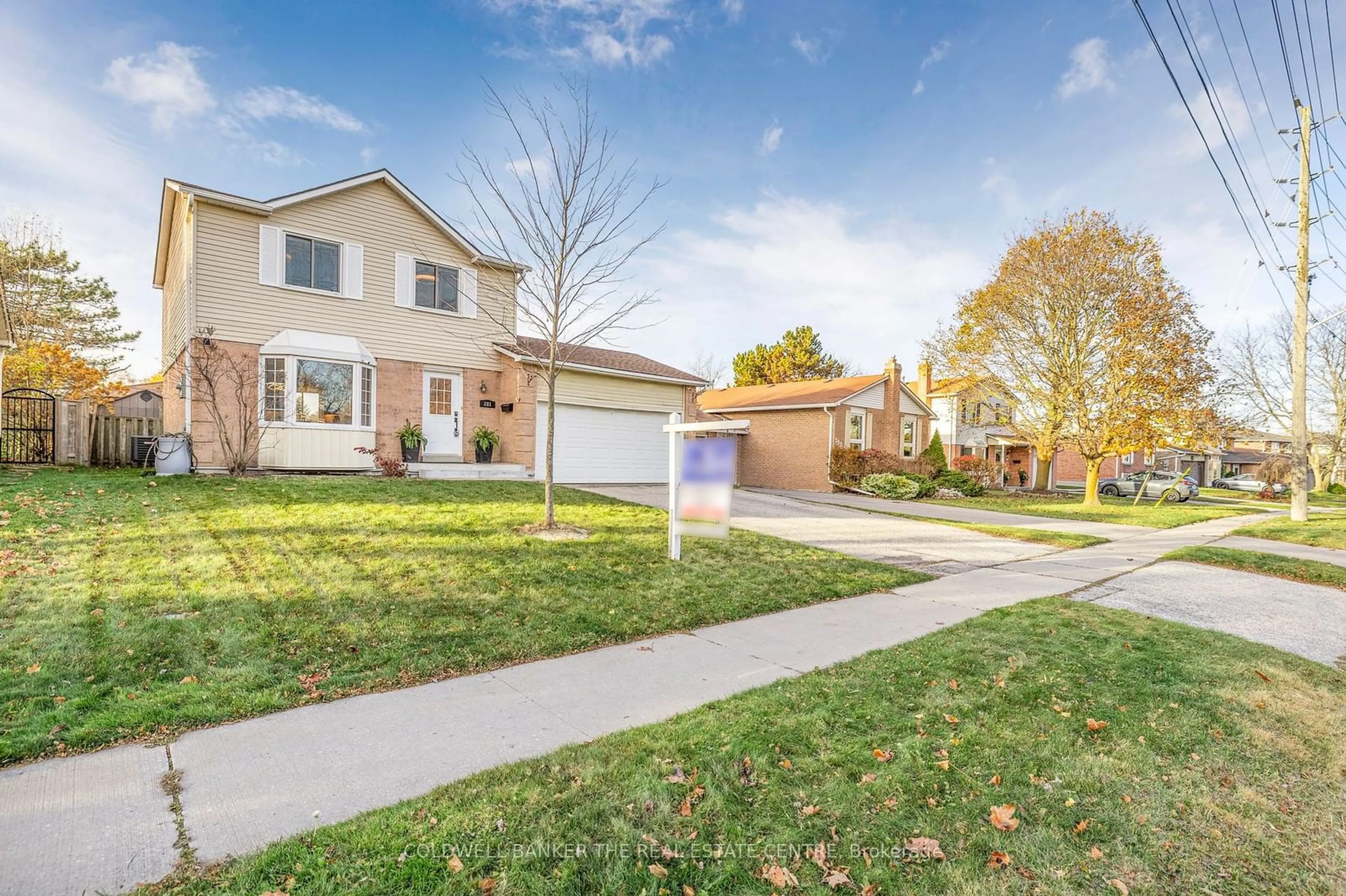 Frontside or backside of a home, the street view for 281 London Rd, Newmarket Ontario L3Y 6L3