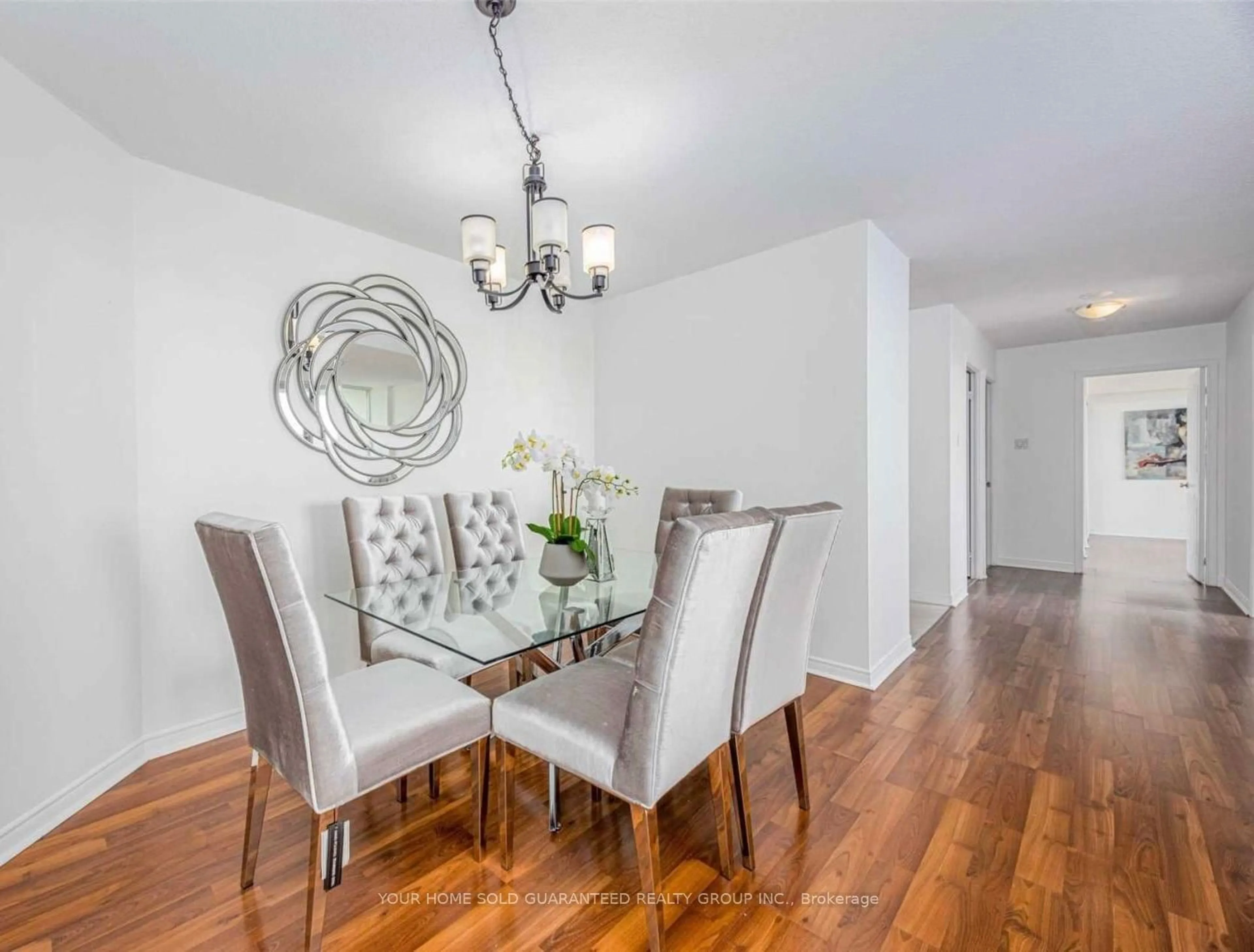 Dining room, wood floors for 7250 Yonge St #909, Vaughan Ontario L4J 7X1