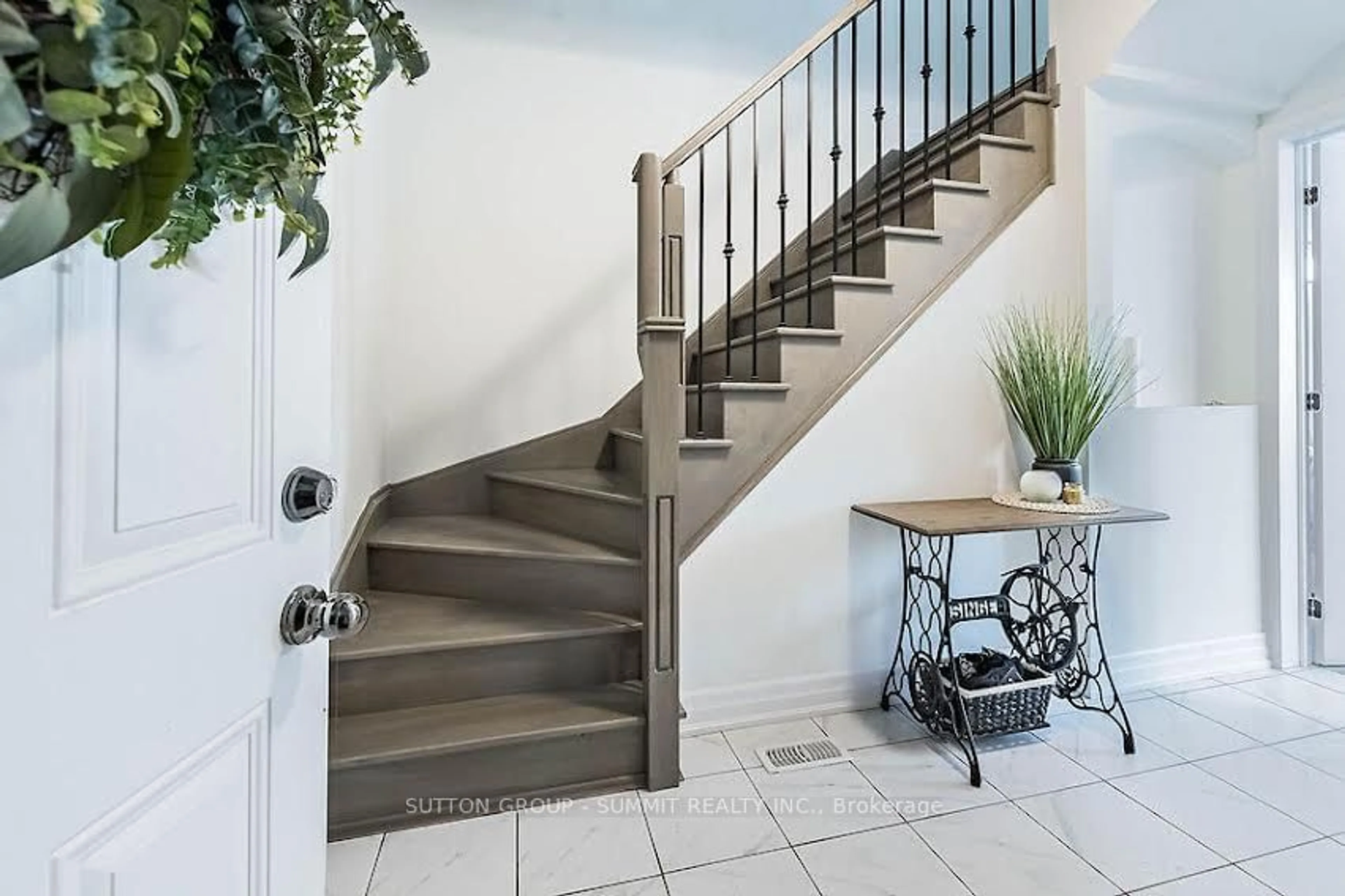 Stairs for 2277 MAJOR MACKENZIE Dr, Vaughan Ontario L6A 5A8