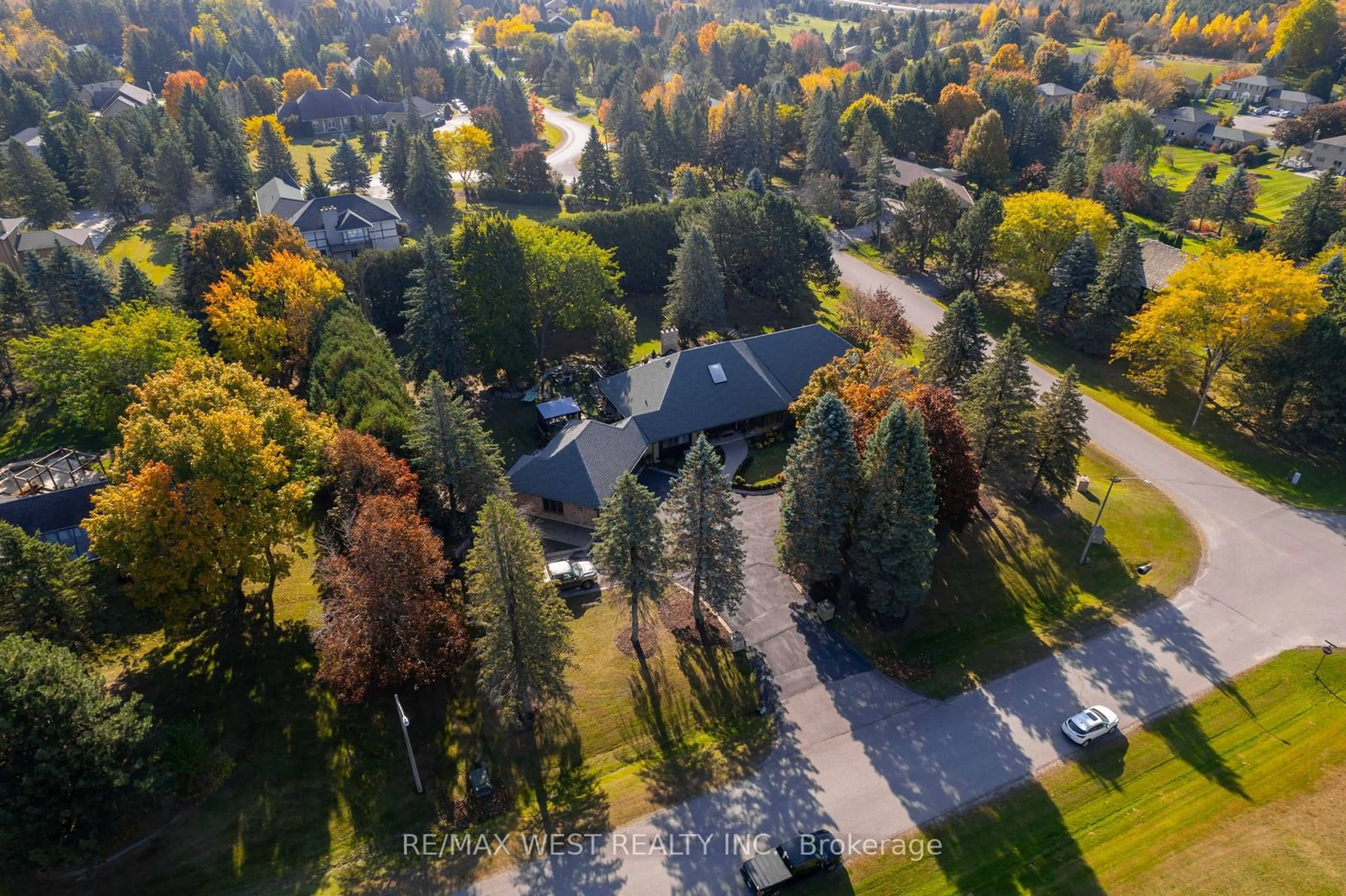 A pic from exterior of the house or condo, cottage for 3 Marilyn Ave, Whitchurch-Stouffville Ontario L0H 1G0