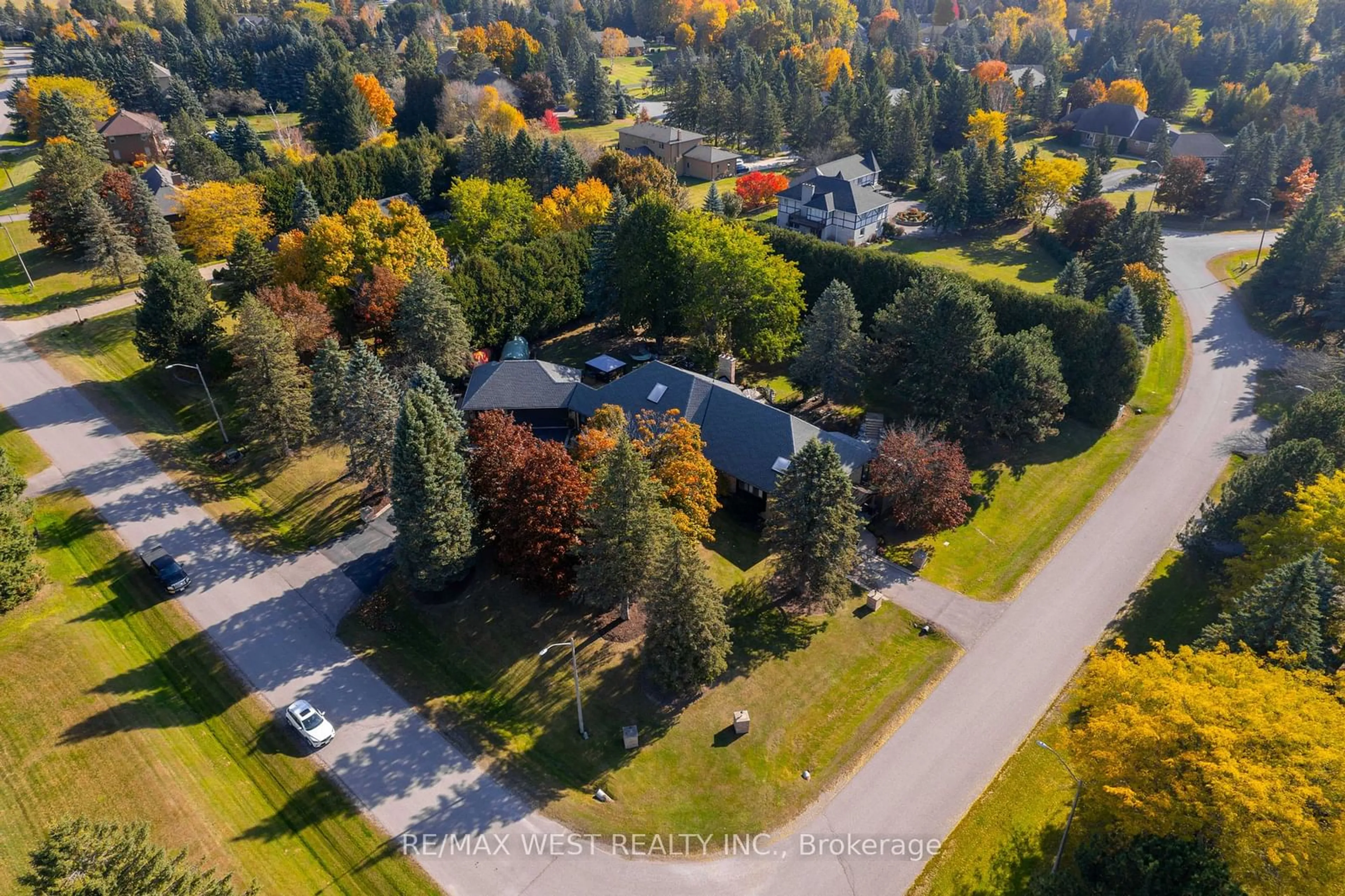 A pic from exterior of the house or condo, cottage for 3 Marilyn Ave, Whitchurch-Stouffville Ontario L0H 1G0