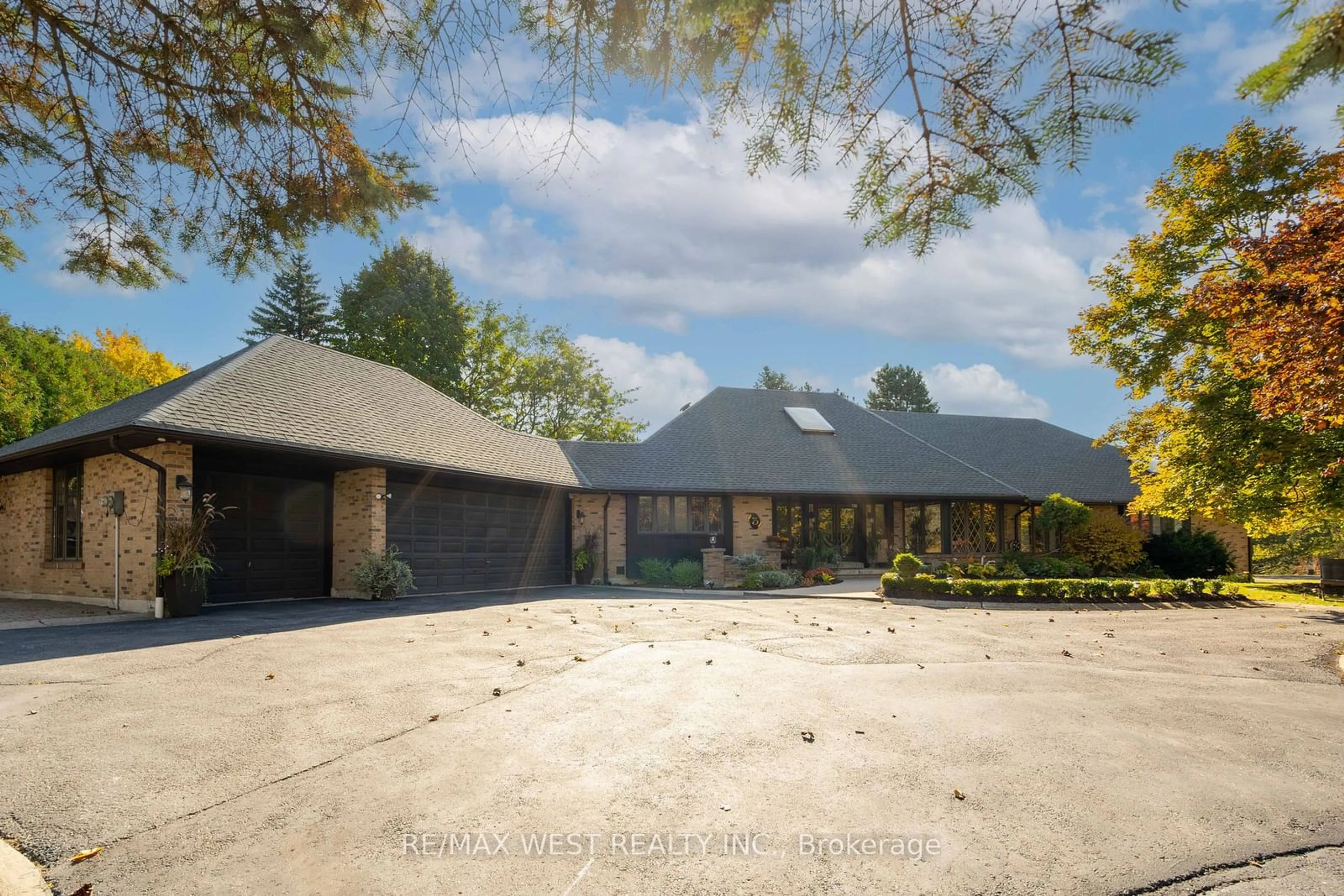 Frontside or backside of a home, cottage for 3 Marilyn Ave, Whitchurch-Stouffville Ontario L0H 1G0