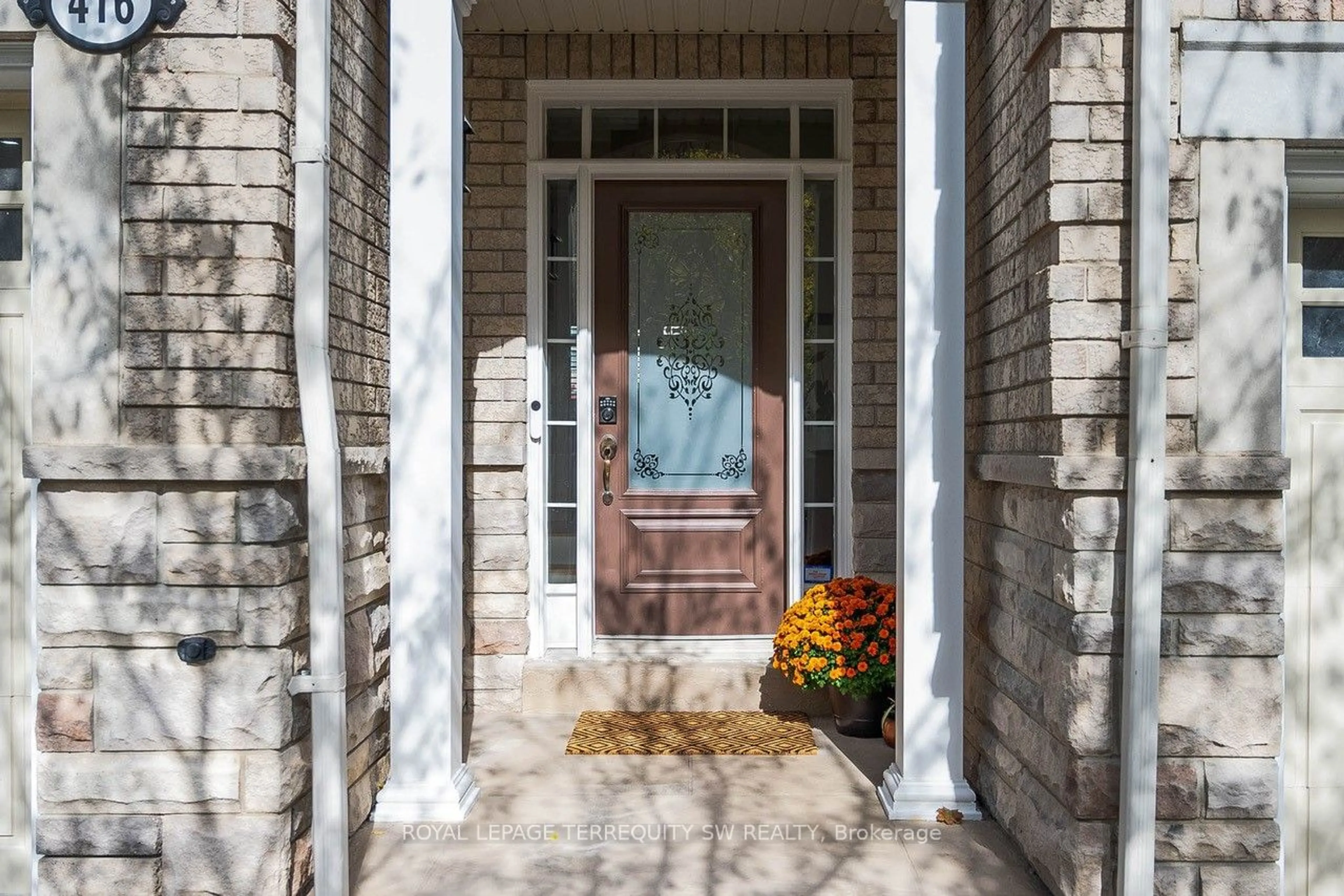 Indoor entryway, wood floors for 416 Terry Carter Cres, Newmarket Ontario L3Y 9G1