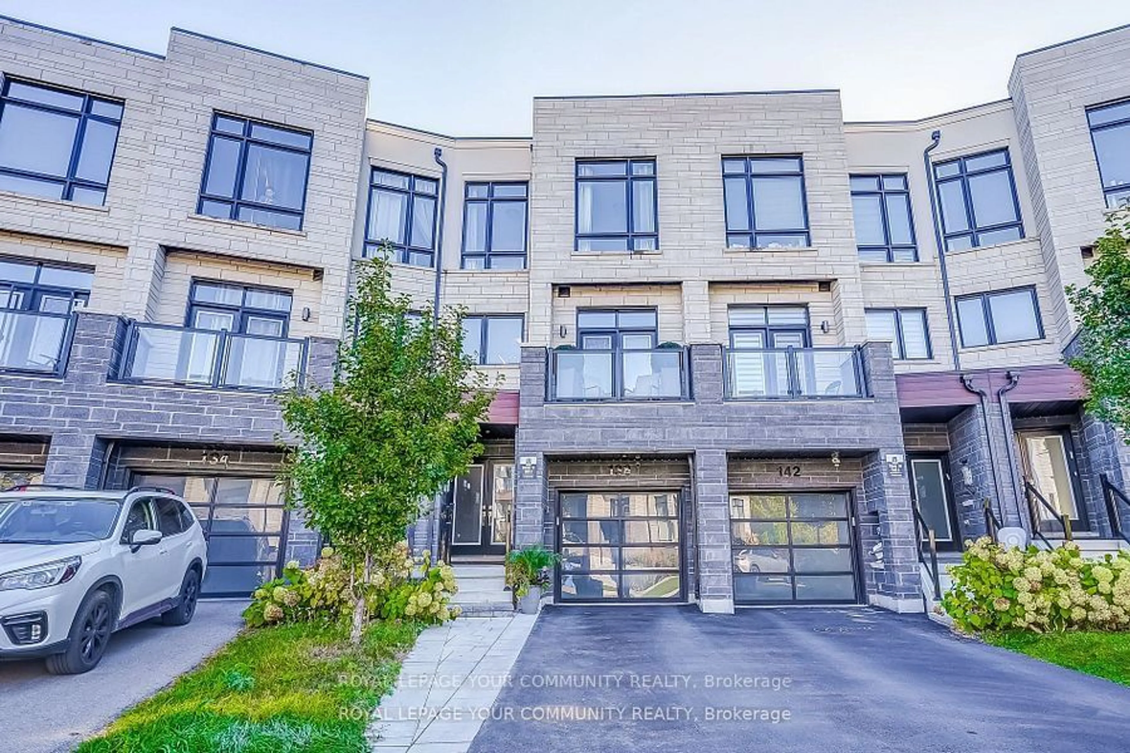 A pic from exterior of the house or condo, the front or back of building for 138 Golden Tr, Vaughan Ontario L6A 5A1