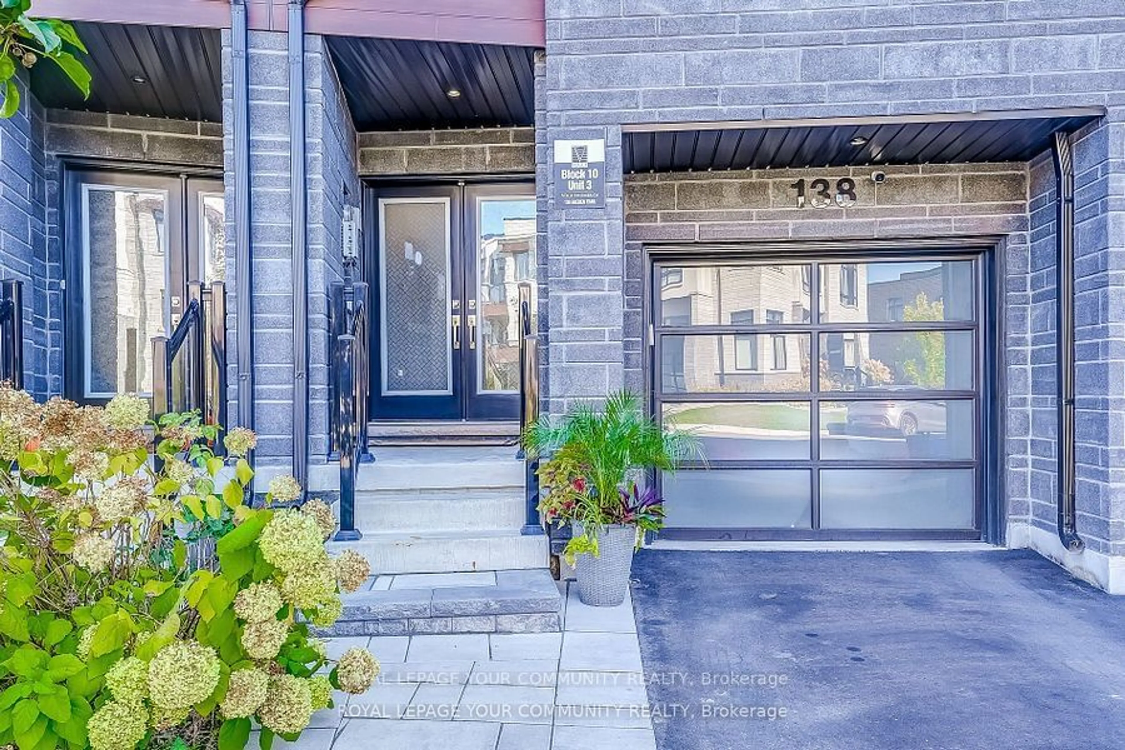 Indoor foyer, ceramic floors for 138 Golden Tr, Vaughan Ontario L6A 5A1