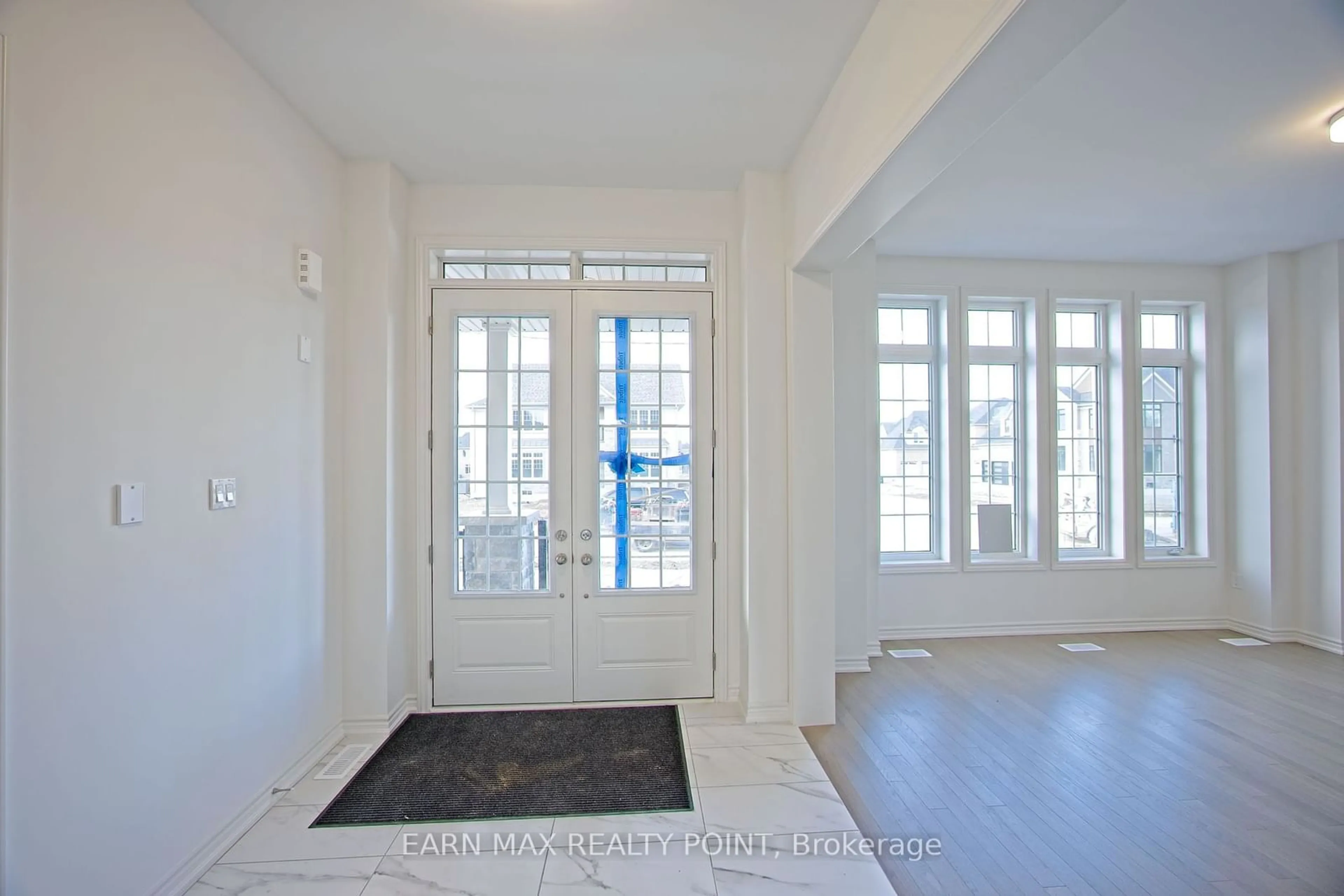 Indoor entryway, wood floors for 19 Marigold Blvd, Adjala-Tosorontio Ontario L0G 1W0