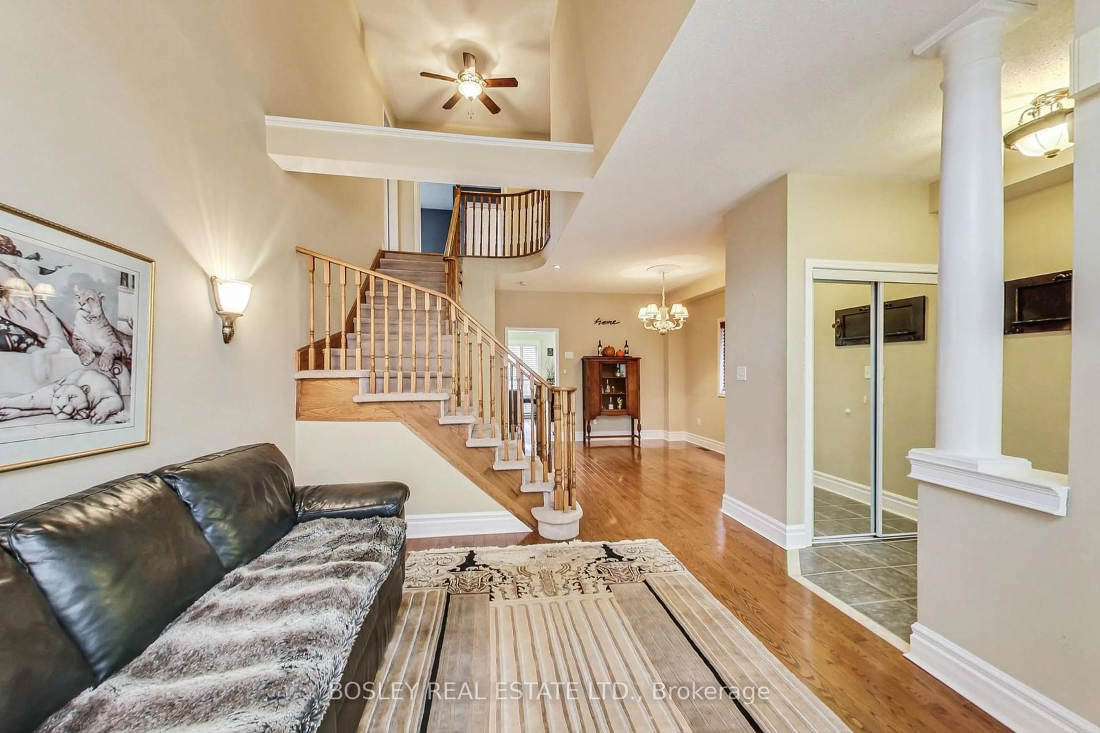 Indoor foyer, wood floors for 36 Pinecrest St, Markham Ontario L6E 1C5