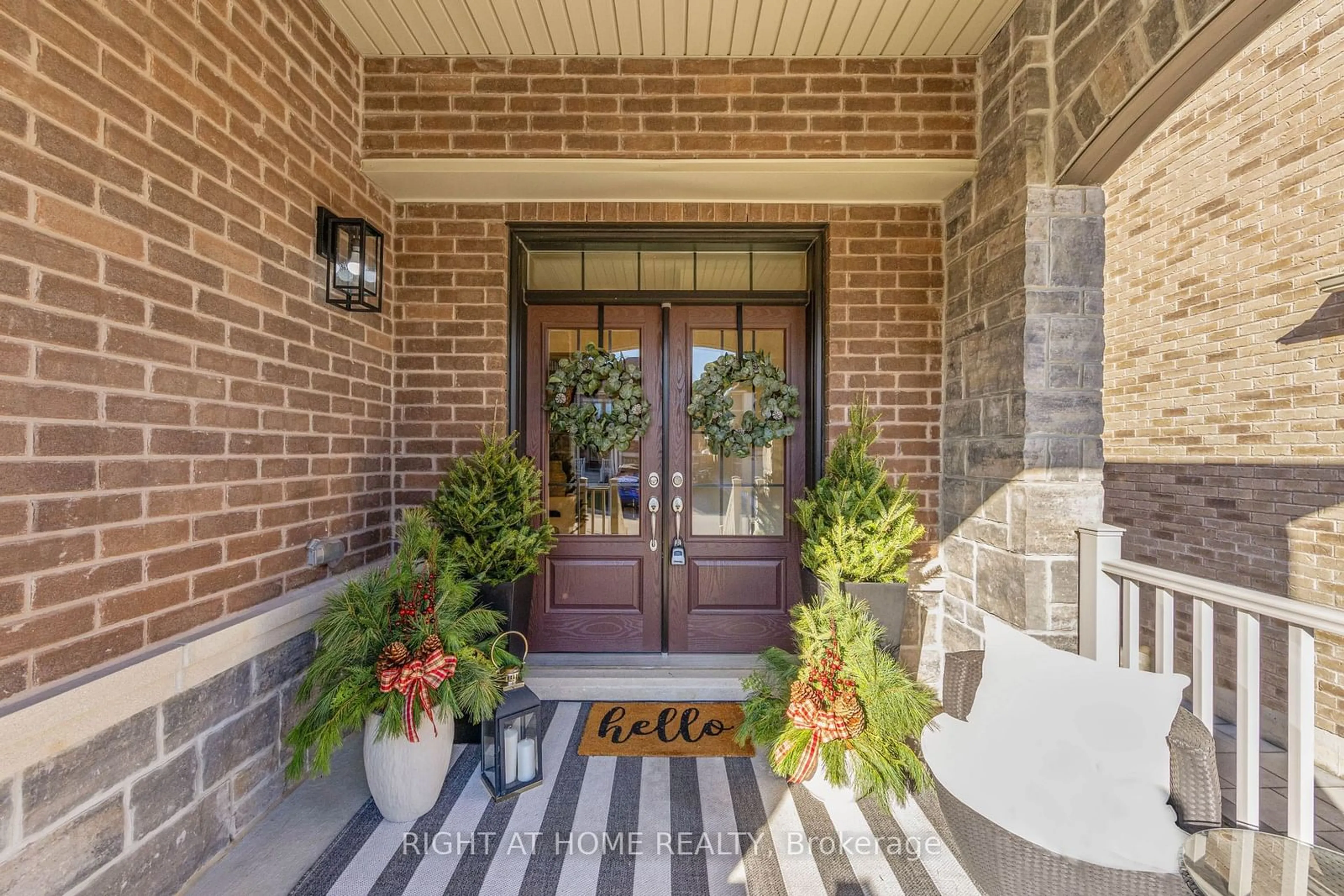 Indoor entryway, ceramic floors for 104 Wandering Glider Tr, Bradford West Gwillimbury Ontario L3Z 4K8