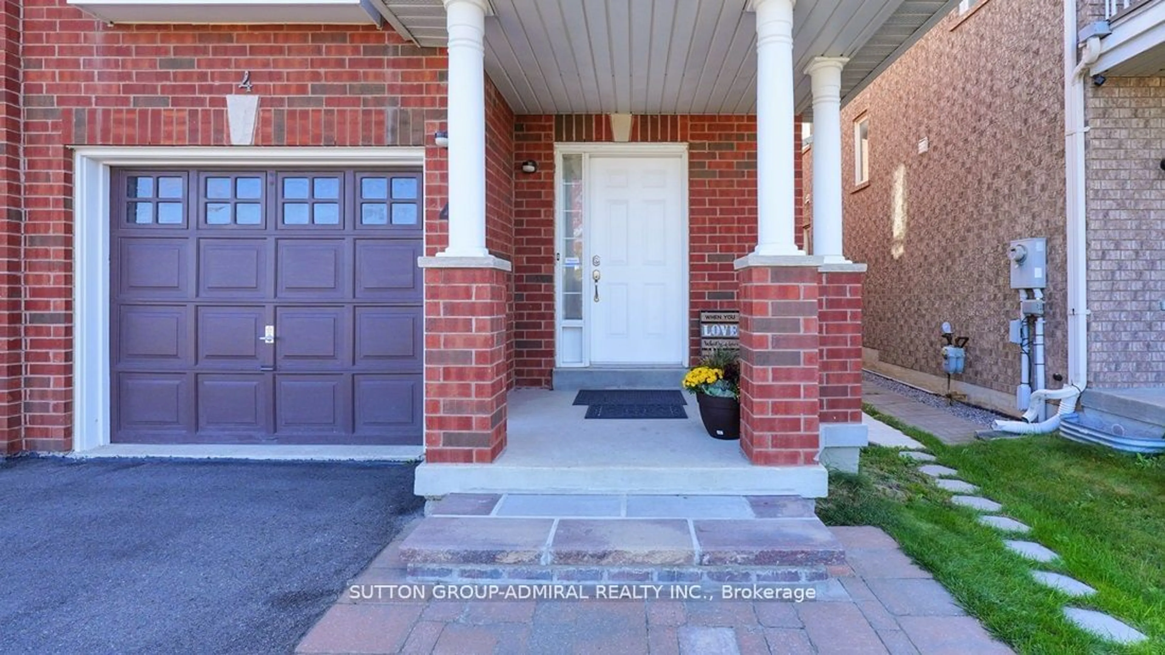 Home with brick exterior material for 4 Old Orchard Cres, Richmond Hill Ontario L4S 2X4