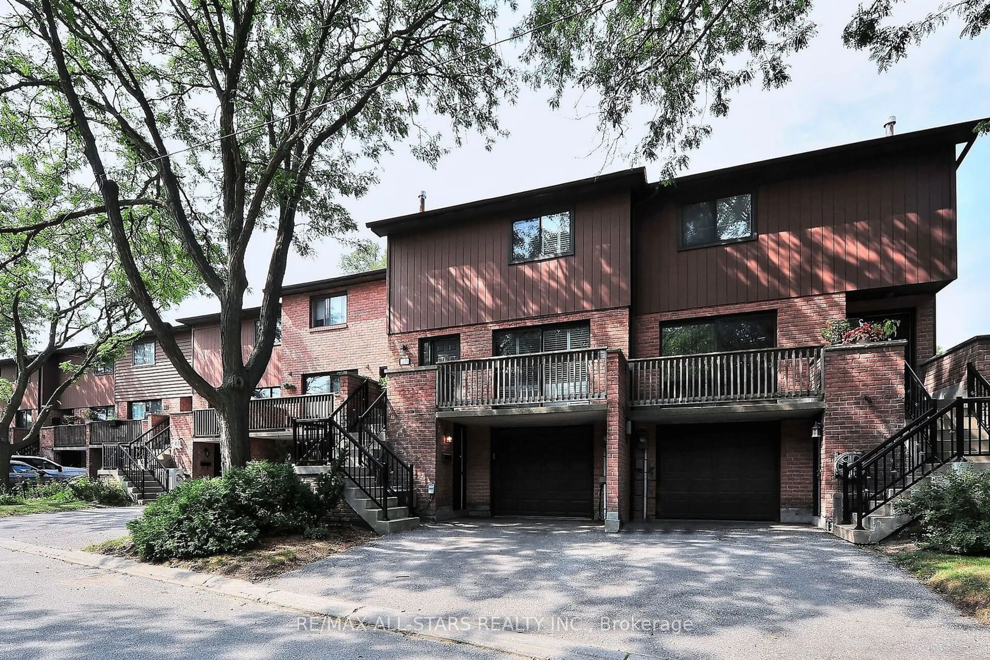 A pic from exterior of the house or condo, the front or back of building for 26 Ashglen Way #6, Markham Ontario L3R 3A7