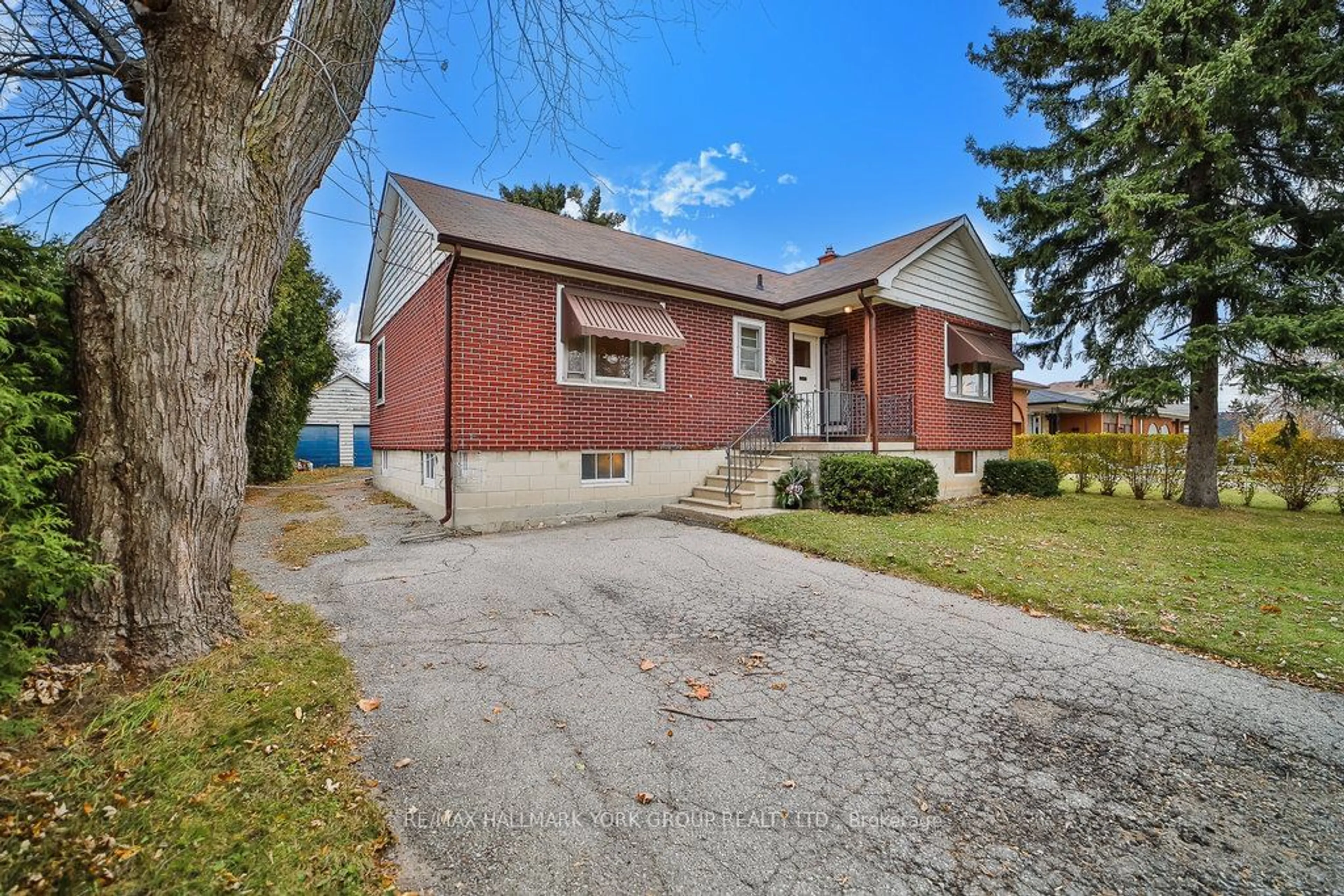 Frontside or backside of a home, cottage for 82 Oxford St, Richmond Hill Ontario L4C 4L5