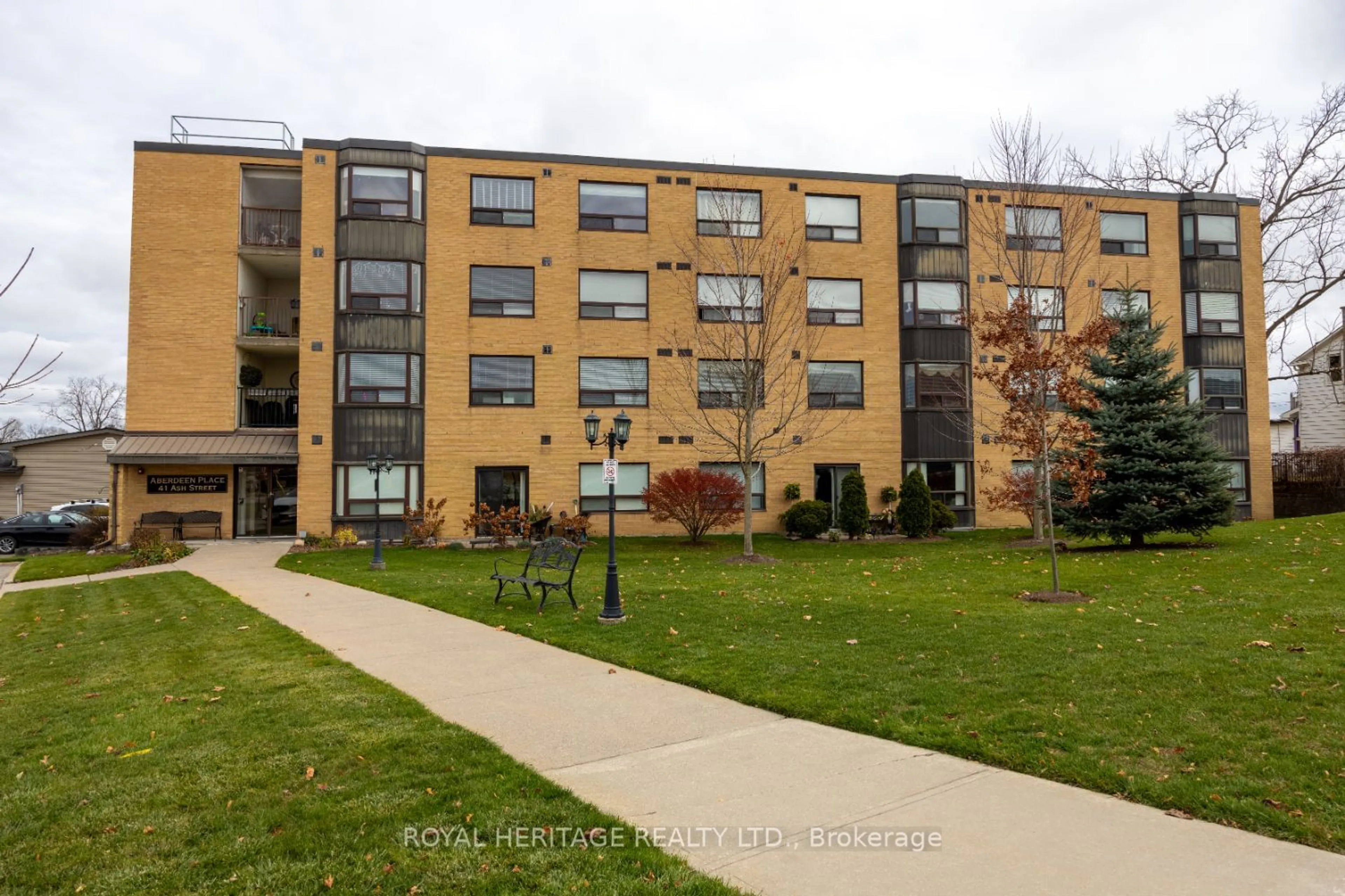 A pic from exterior of the house or condo, the front or back of building for 41 Ash St #304, Uxbridge Ontario L9P 1E2