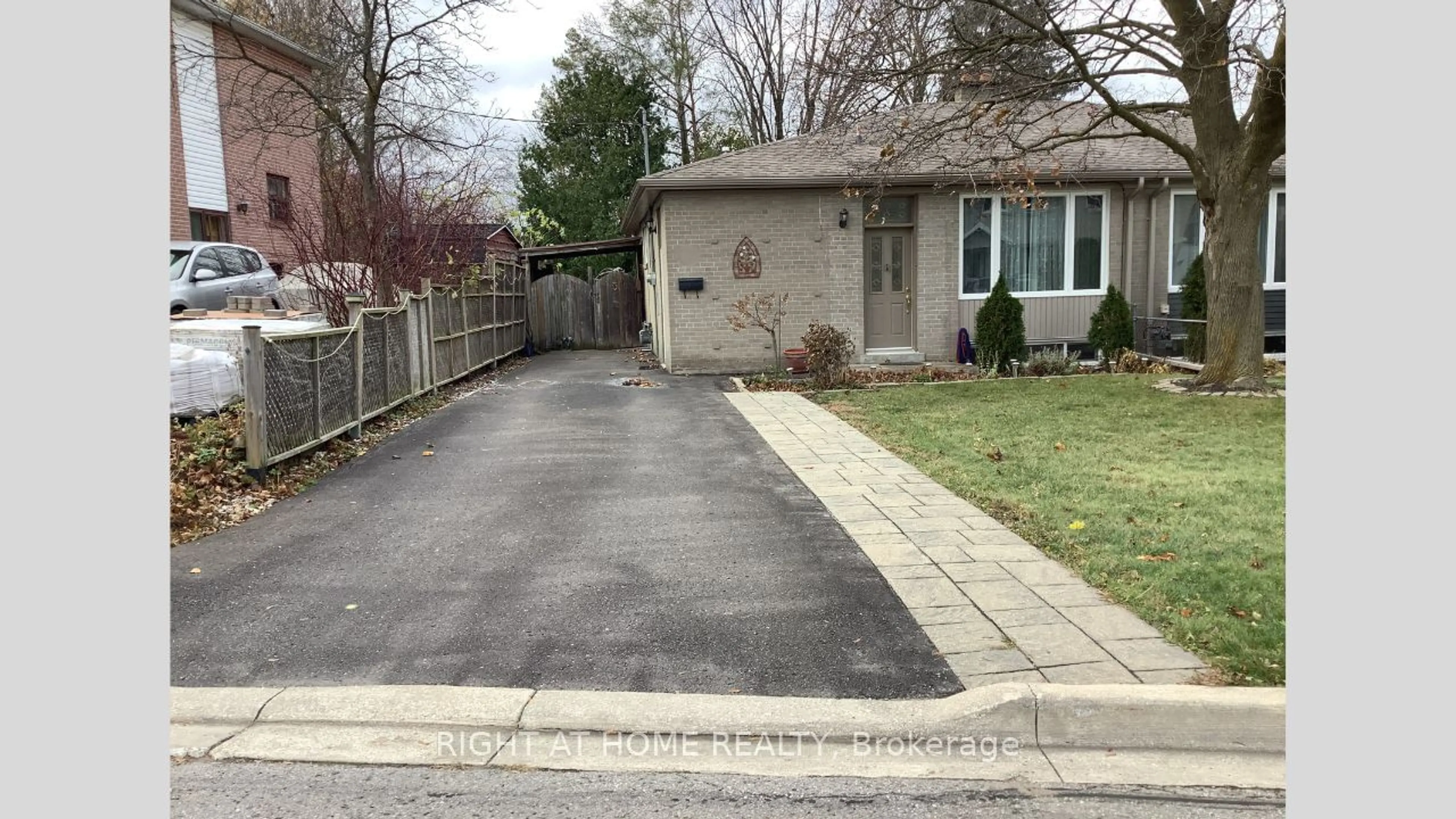 Frontside or backside of a home, the fenced backyard for 8 DAVIS Rd, Aurora Ontario L4G 2B5