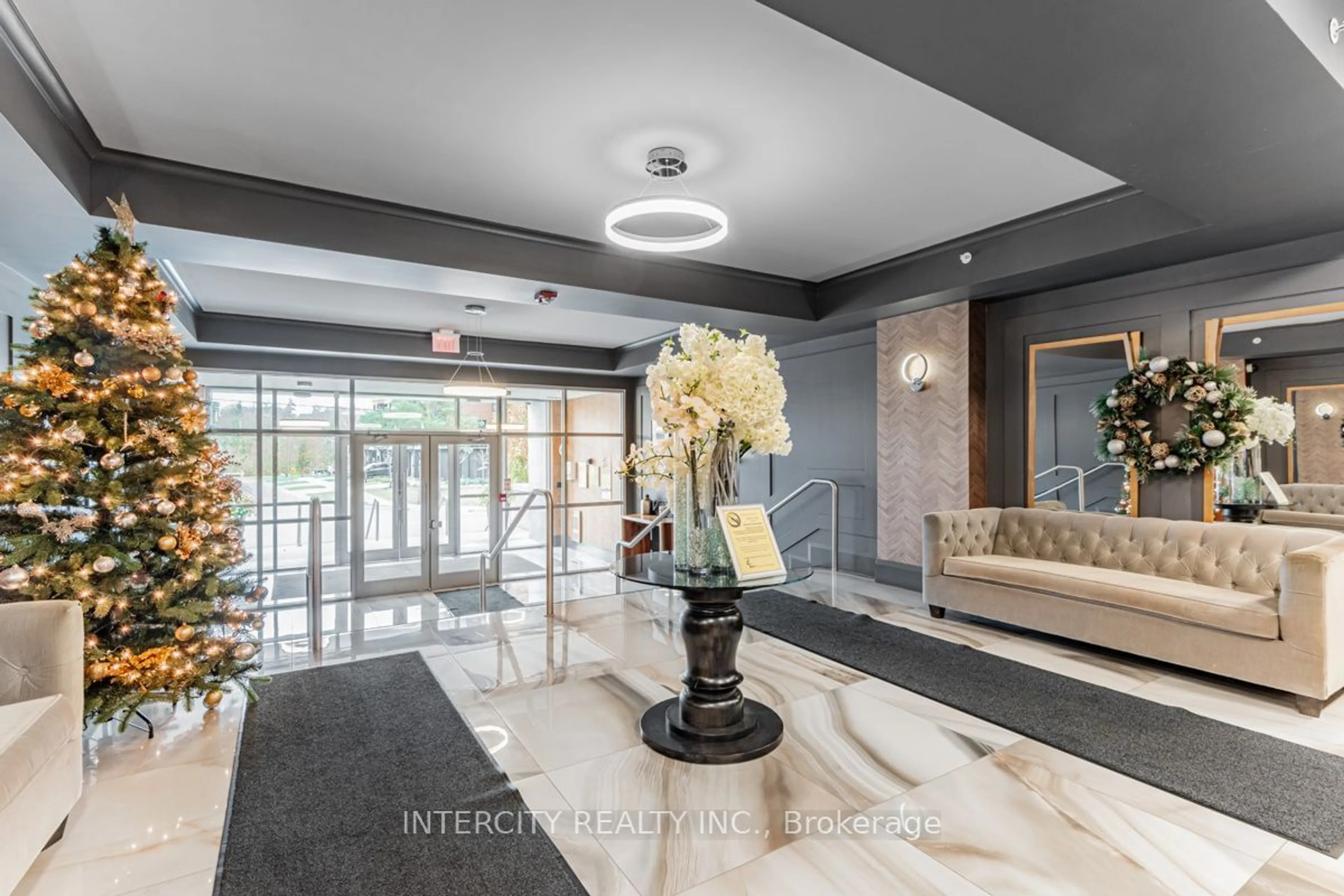 Indoor lobby, wood floors for 8302 Islington Ave #103, Vaughan Ontario L4L 0E6