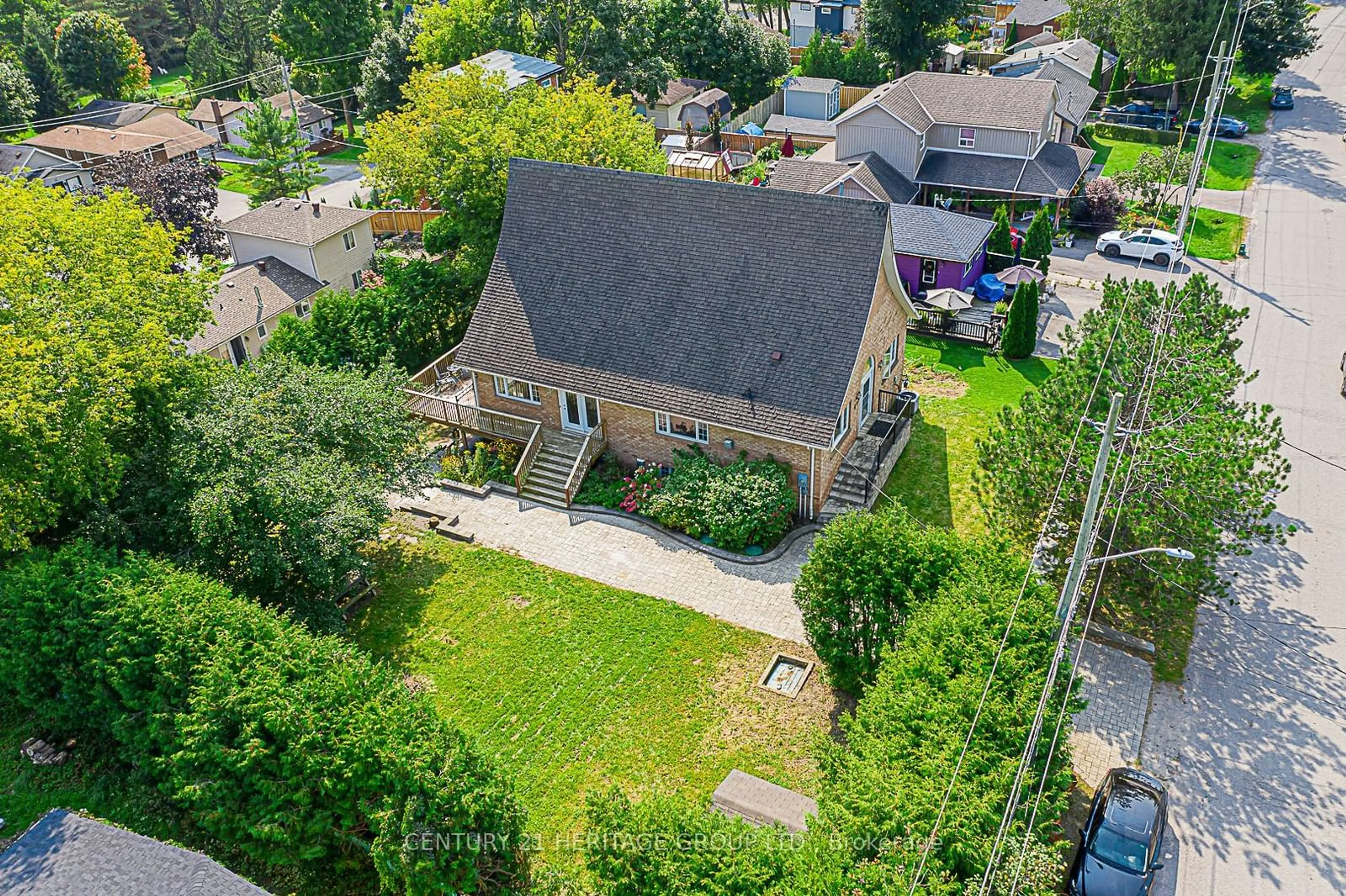 Frontside or backside of a home, the fenced backyard for 21 Windsor Dr, Whitchurch-Stouffville Ontario L4A 7X3