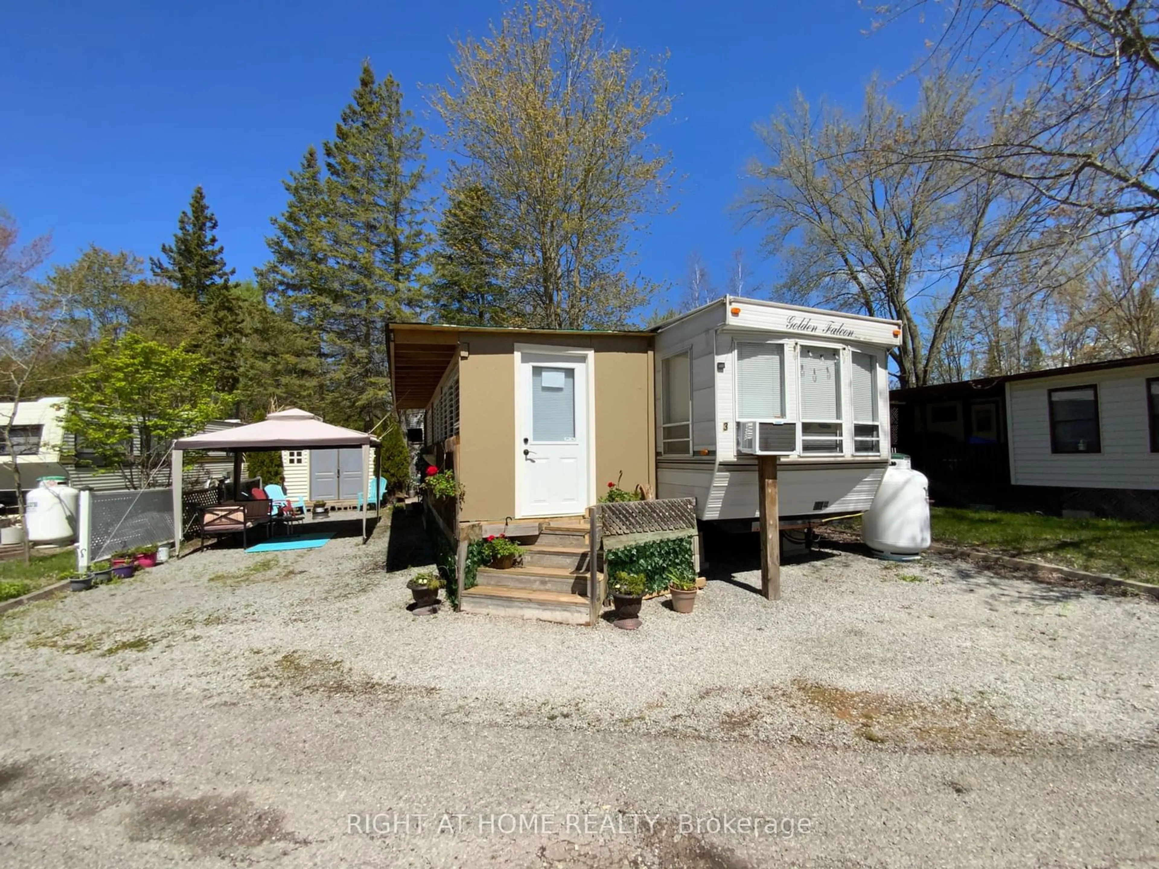 A pic from exterior of the house or condo, cottage for 3 Woody Way Blvd, Georgina Ontario L0E 1N0