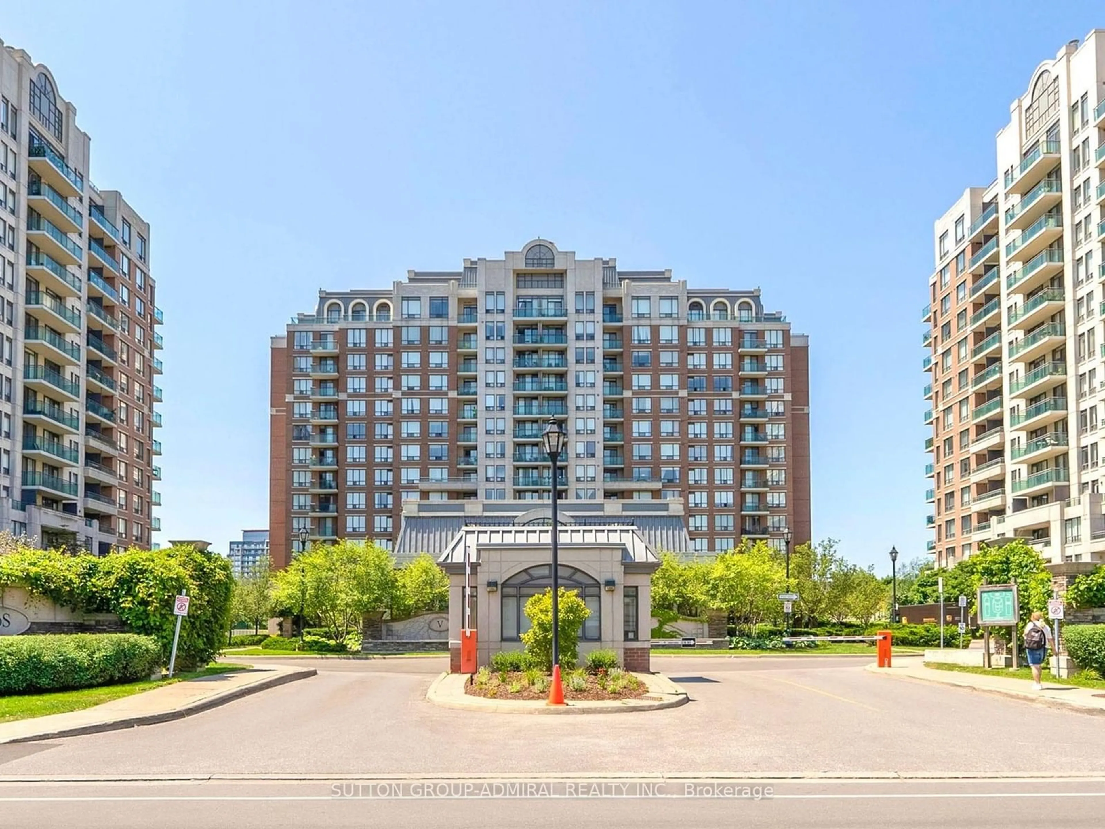 A pic from exterior of the house or condo, the front or back of building for 330 Red Maple Rd #1203, Richmond Hill Ontario L4C 0T6