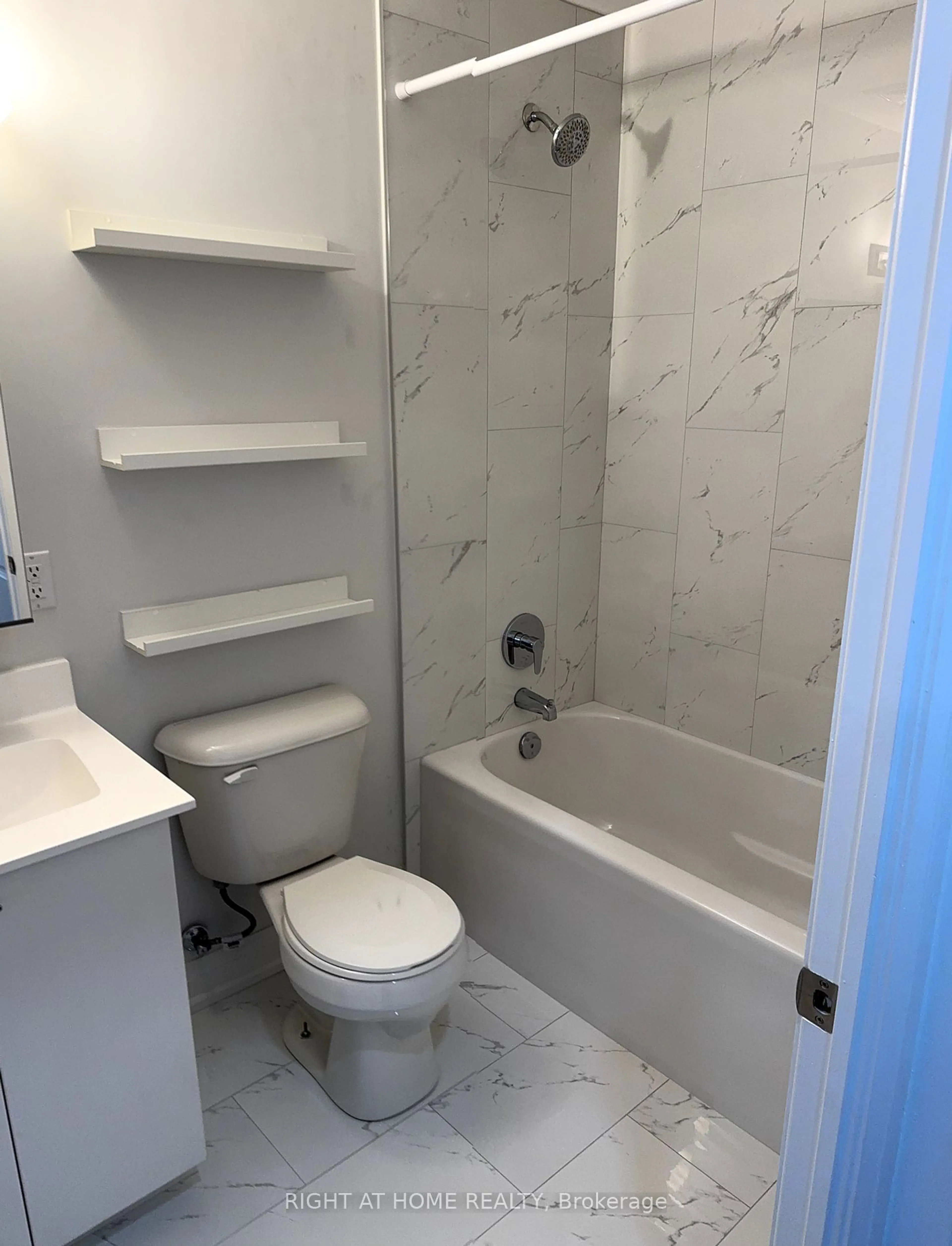 Standard bathroom, unknown floor for 5309 highway 7 #702, Vaughan Ontario L4L 1T3