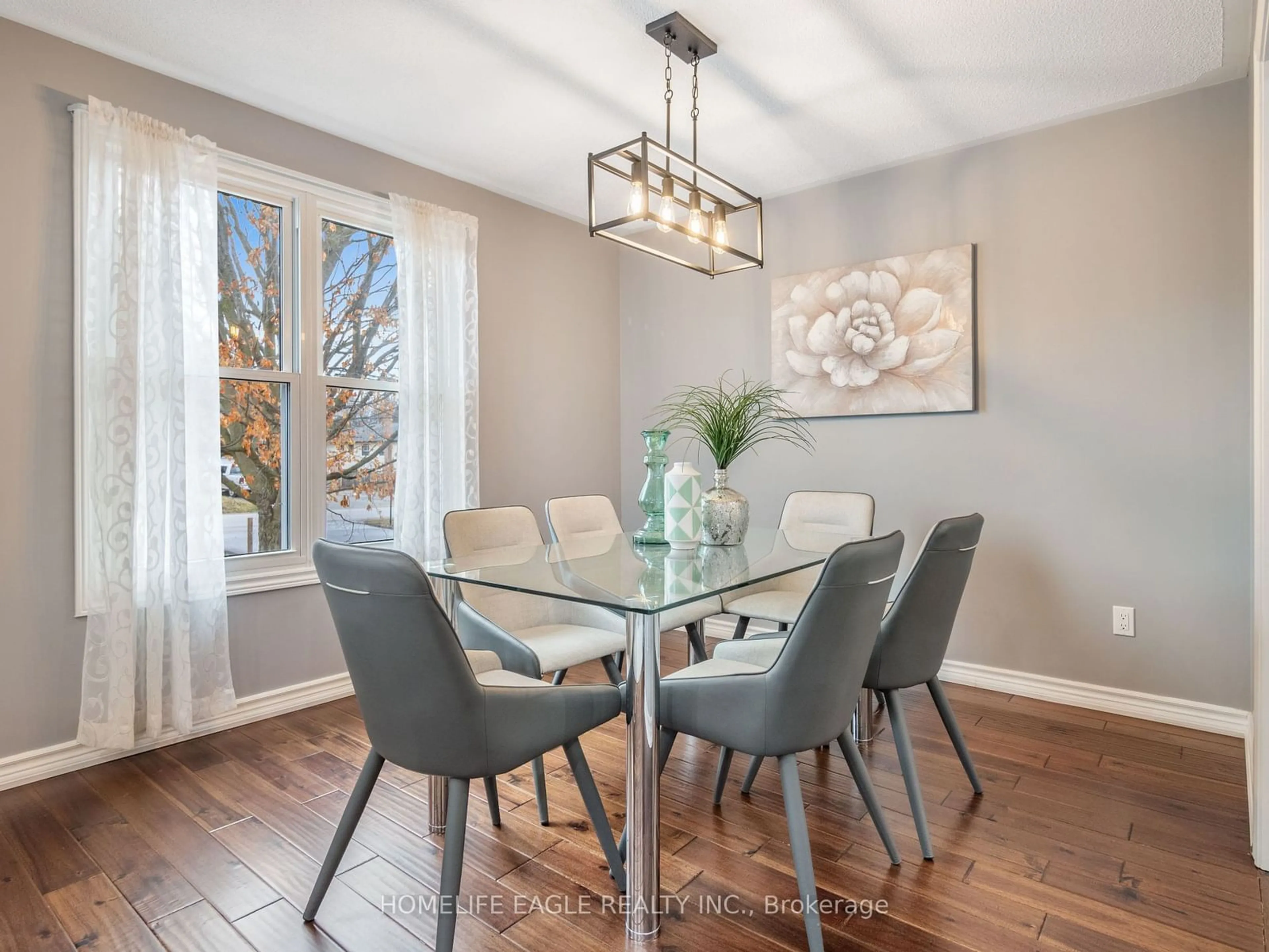 Dining room, wood floors for 2200 Richard St, Innisfil Ontario L9S 2C5