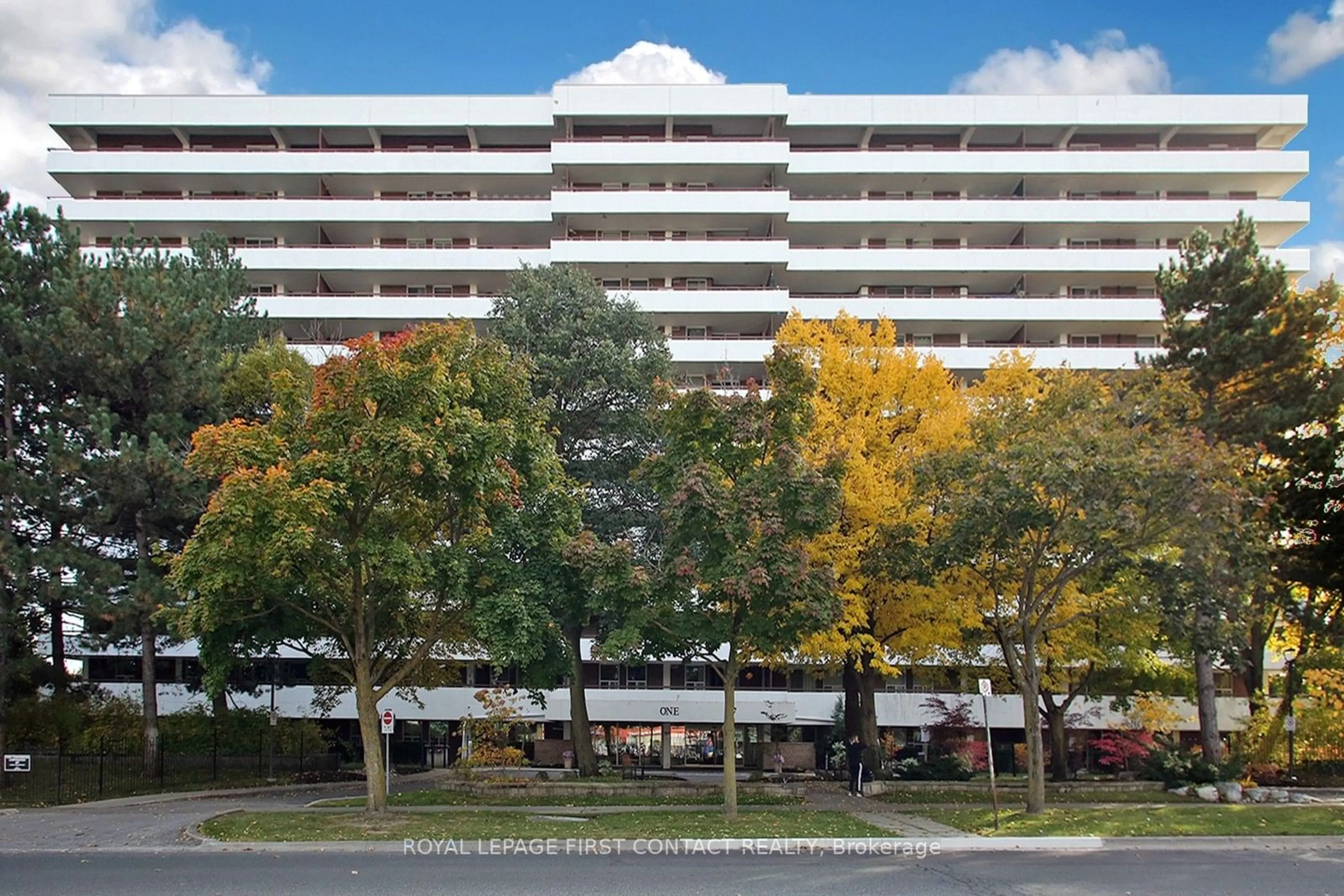 A pic from exterior of the house or condo, the front or back of building for 1 Royal Orchard Blv Blvd #102, Markham Ontario L3T 3C2