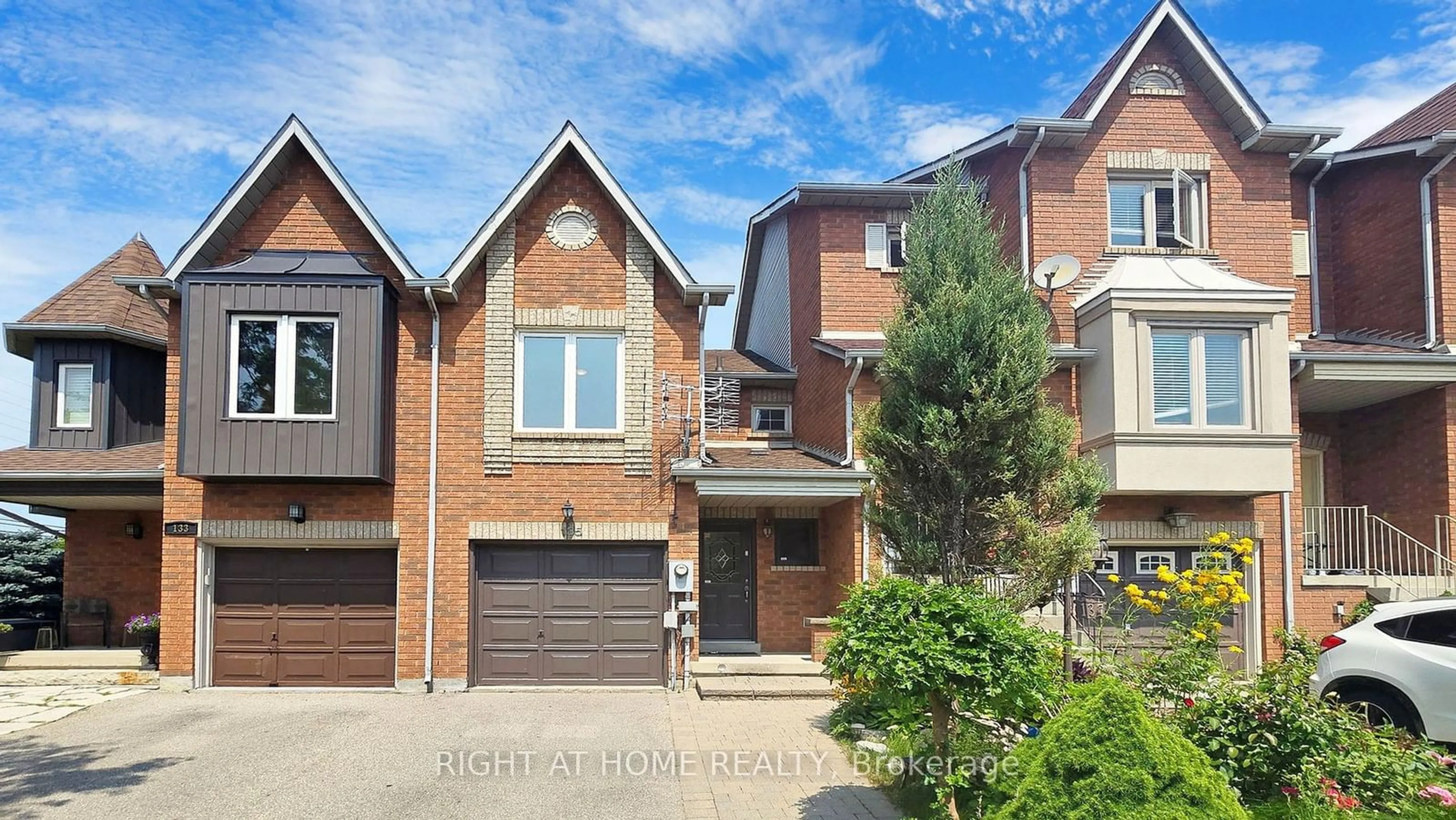 A pic from exterior of the house or condo, the street view for 135 Kelso Cres, Vaughan Ontario L6A 2K7