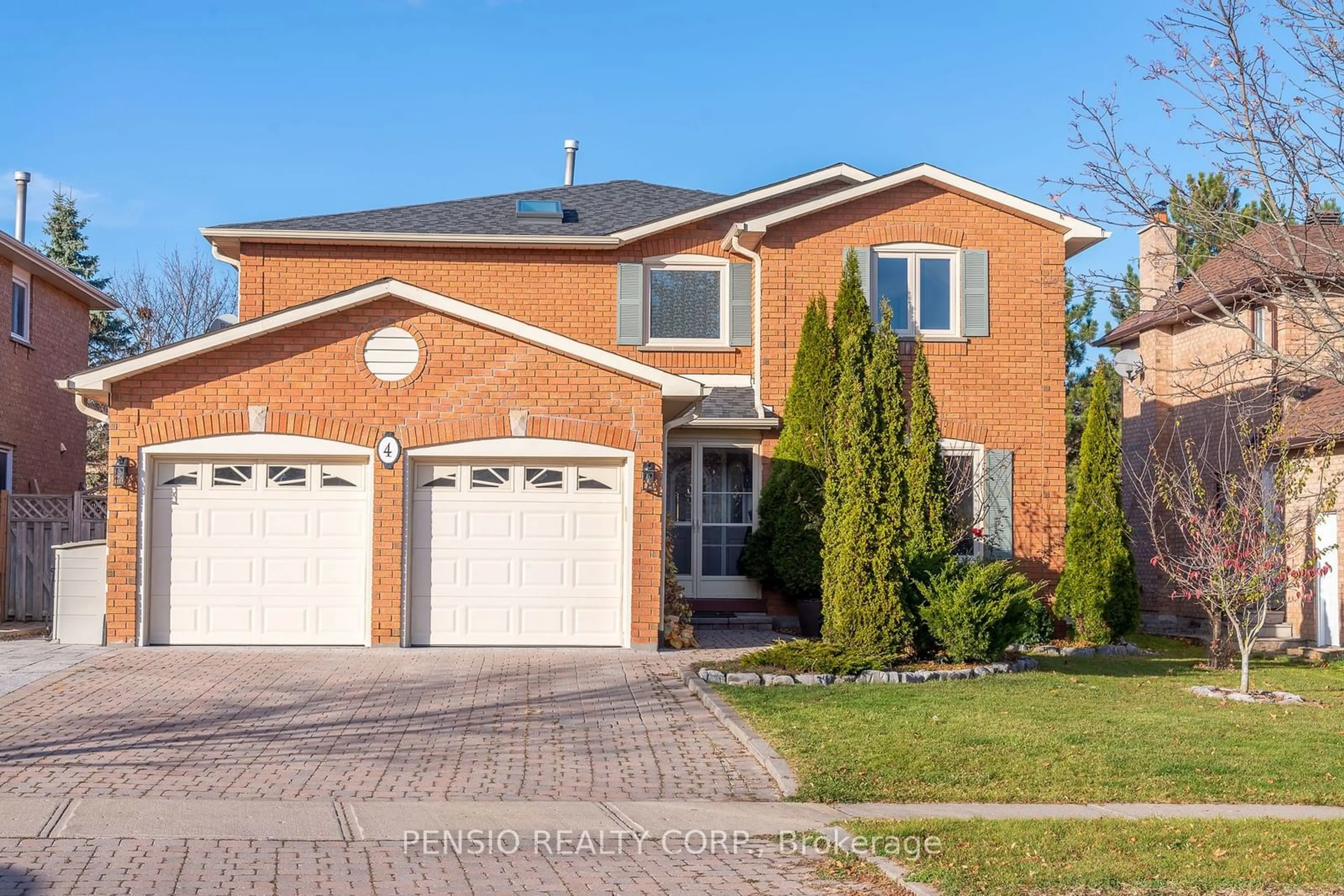 Home with brick exterior material for 4 Coates Cres, Richmond Hill Ontario L4E 2M2