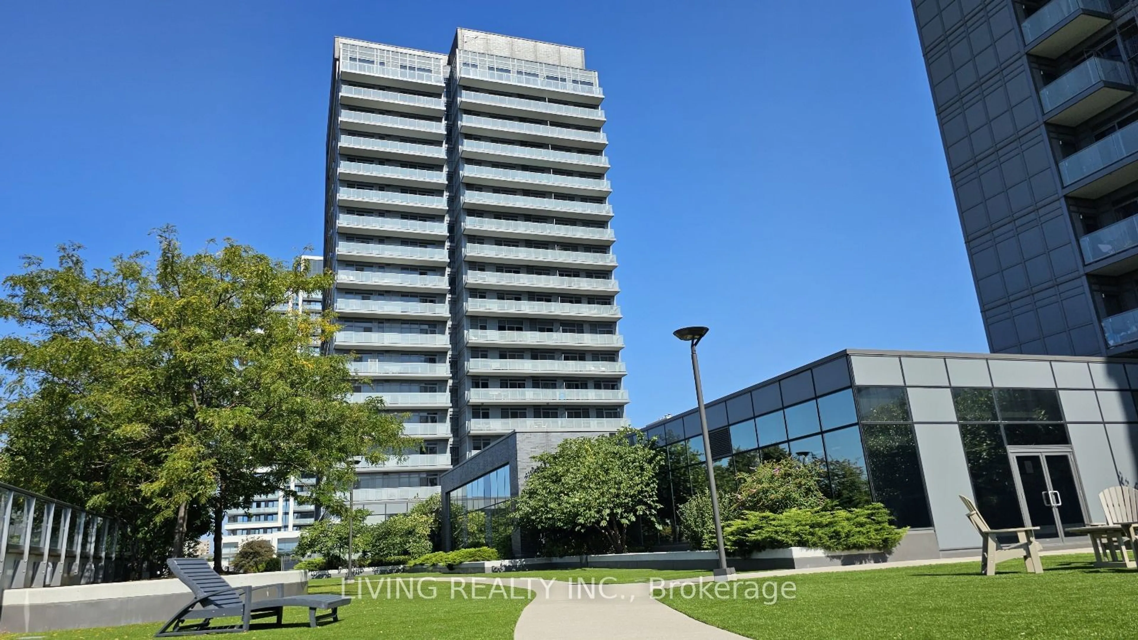 A pic from exterior of the house or condo, the front or back of building for 65 Oneida Cres #504, Richmond Hill Ontario L4B 0G9