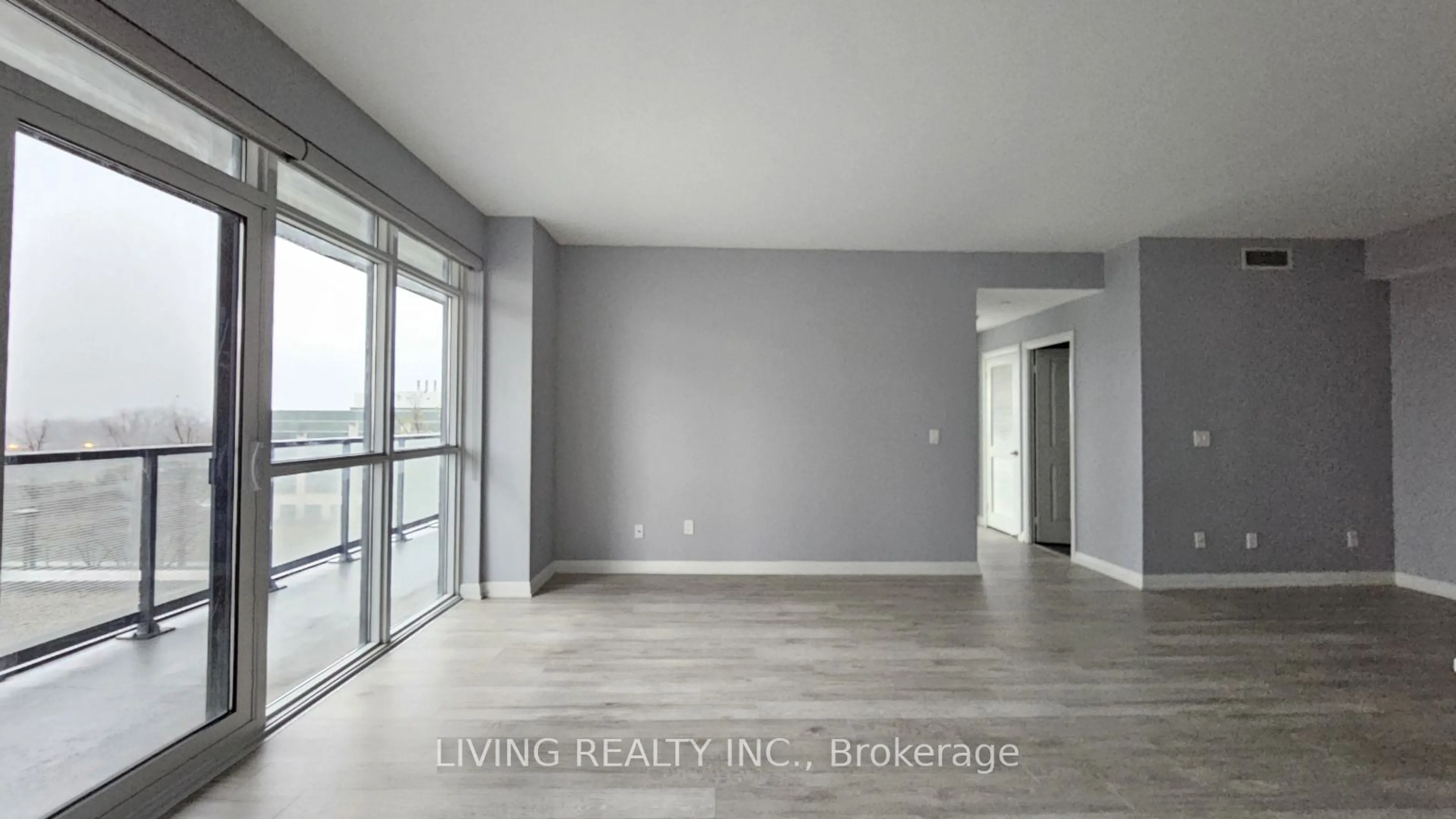 Living room, cement floor for 65 Oneida Cres #504, Richmond Hill Ontario L4B 0G9