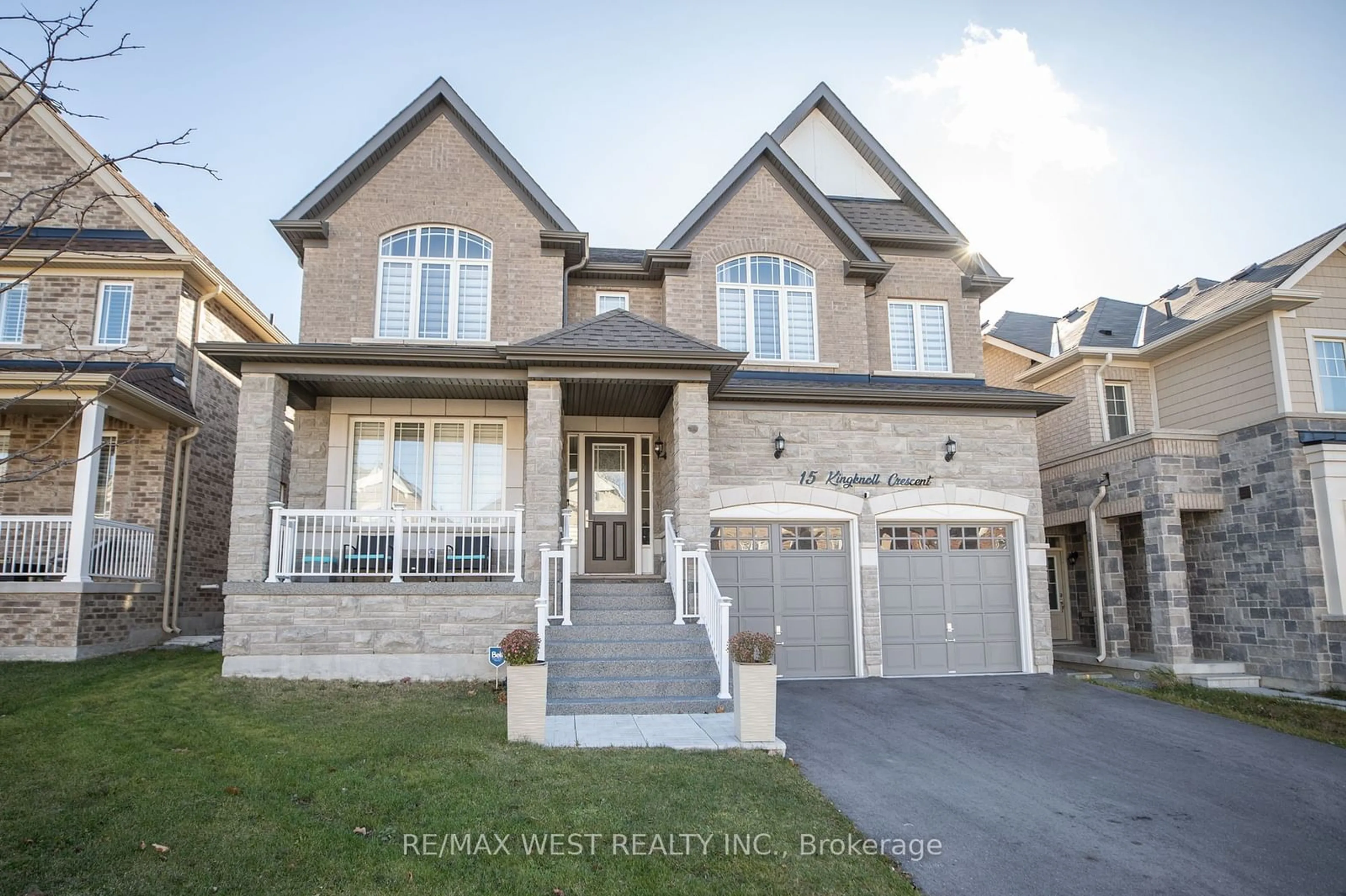 Frontside or backside of a home, mountain for 15 Kingknoll Cres, Georgina Ontario L4P 0H6