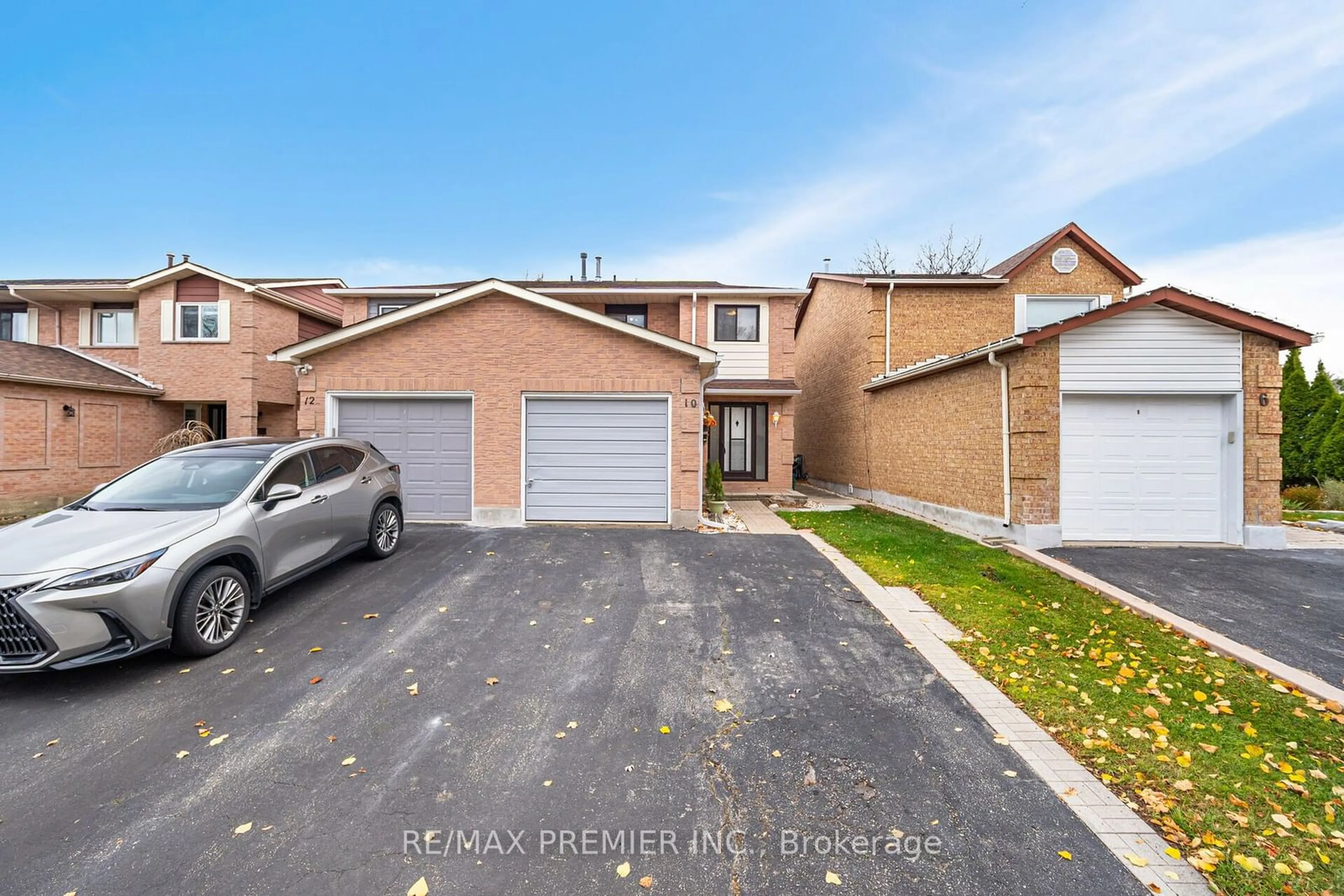 A pic from exterior of the house or condo, the street view for 10 Andrea Lane, Vaughan Ontario L4L 1E7